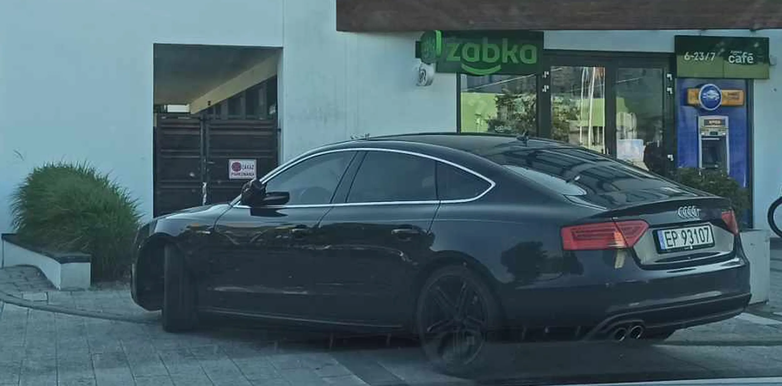 na występach gościnnych w sopocie, obok 3 wolne miejsca