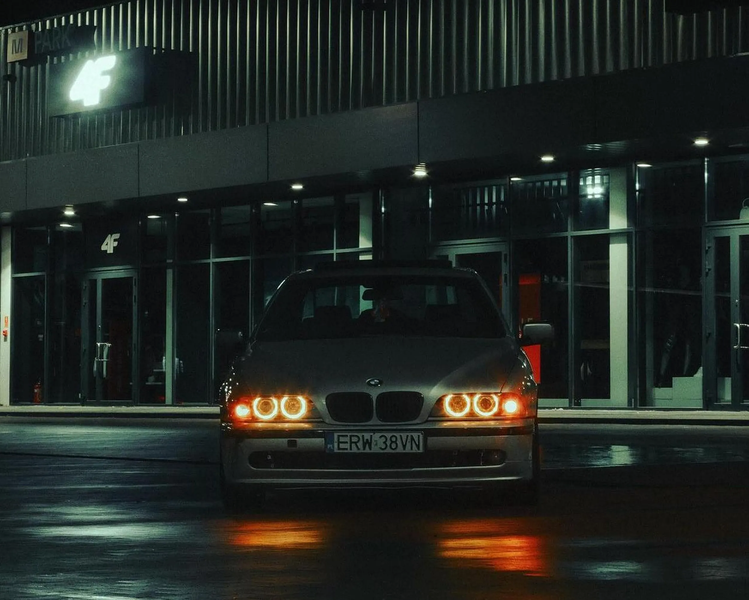 Zajebiste autko jak na takiego zloma to te 95 pojedzie. Pozdrawiam Dominiczku