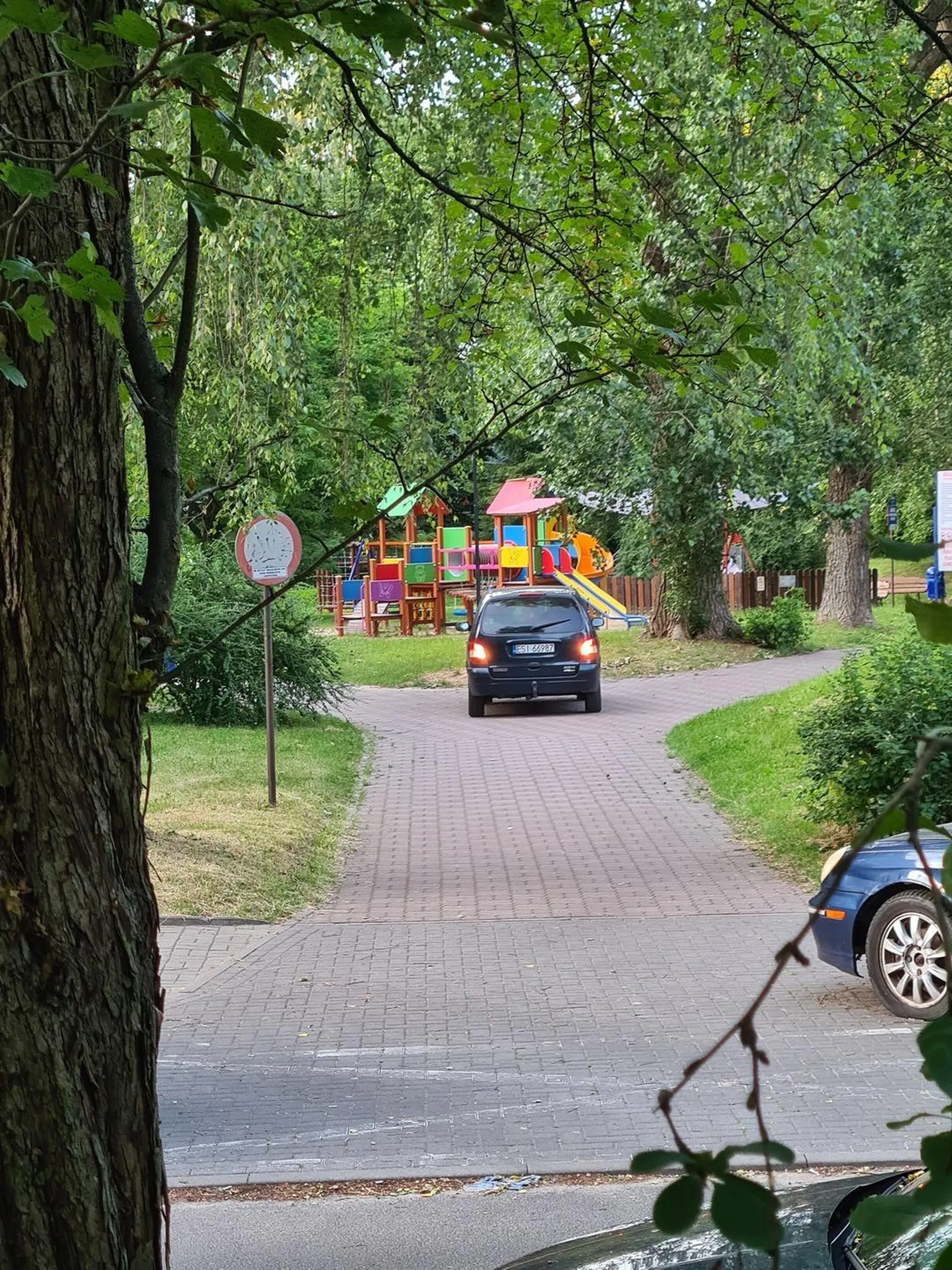 Nie jeździj po chodniku