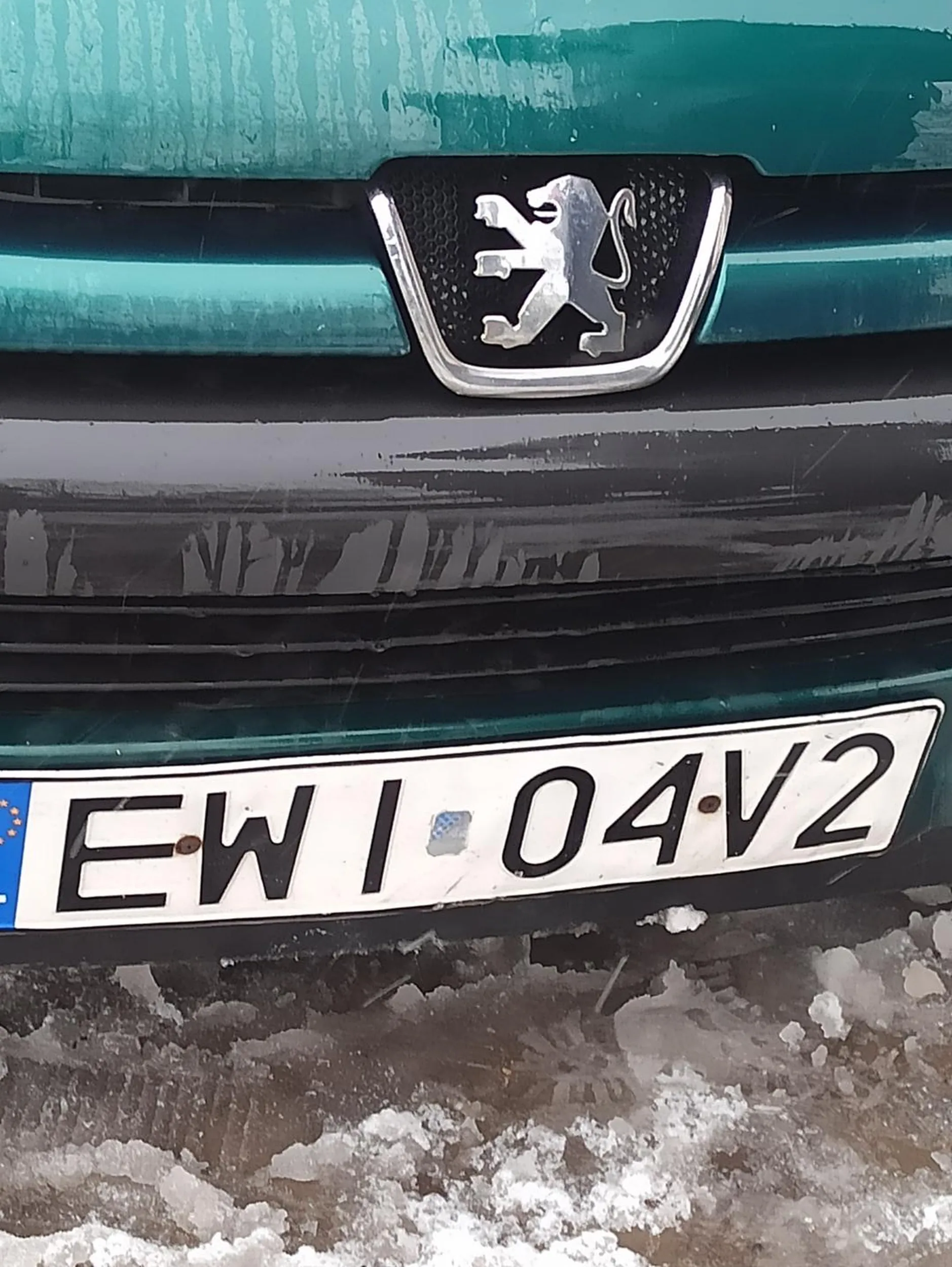Pani w samochodzie peugeot 206 o powyższych numerach rejestracyjnych śledziła nas samochodem i zapraszała nas do środka najprawdopodobniej to prostytutka, robiła nam zdjęcia nie polecam?