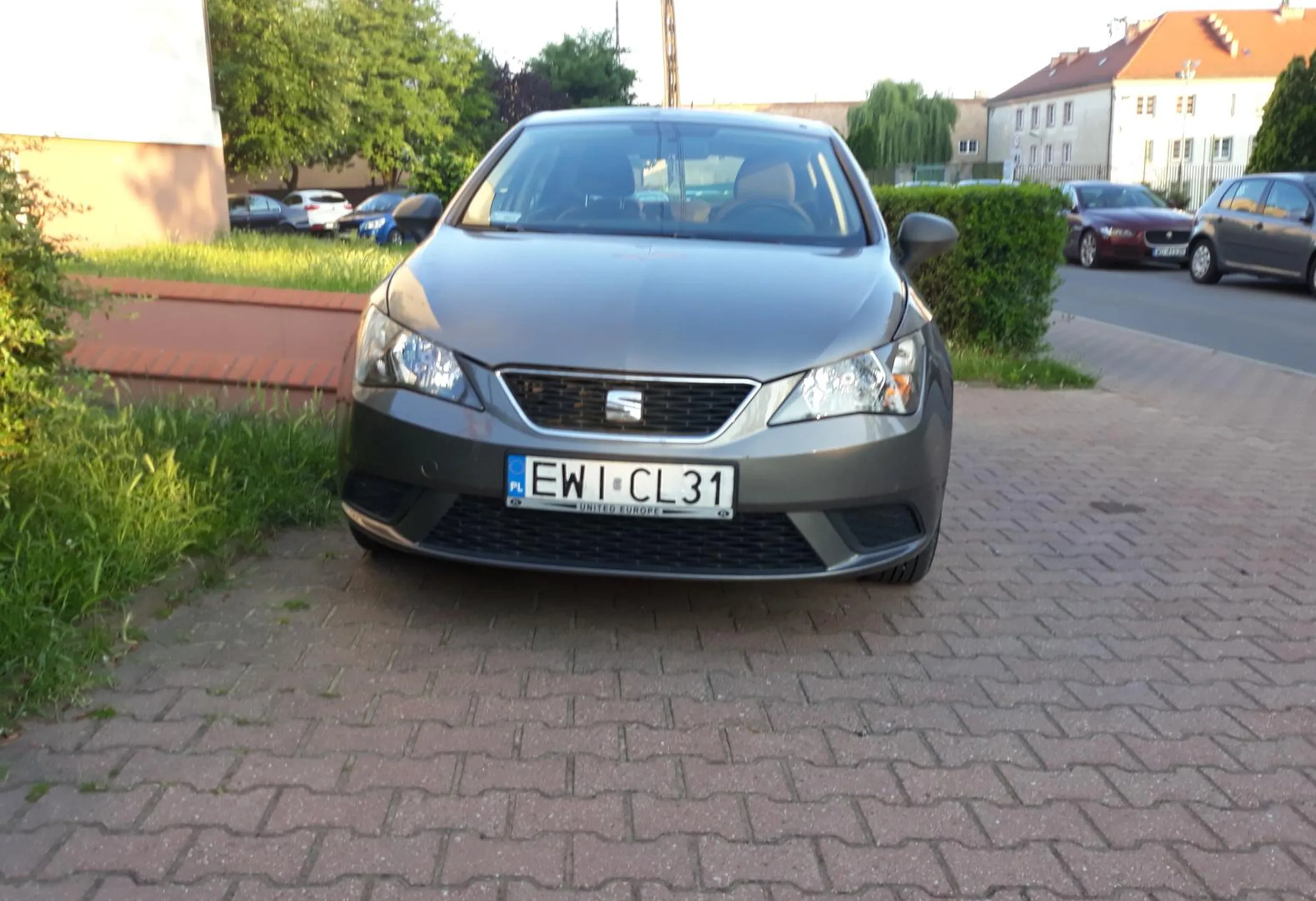 - zakaz jazdy po chodniku - zakaz parkowania na chodniku - zakaz zatrzymywania się - parkowanie z dala od krawędzi jezdni - zakaz wjazdu (jeżeli nie jest mieszkańcem) - parkowanie/zastawianie/blokowanie drzwi pożarowych z wyjściem ewakuacyjnym