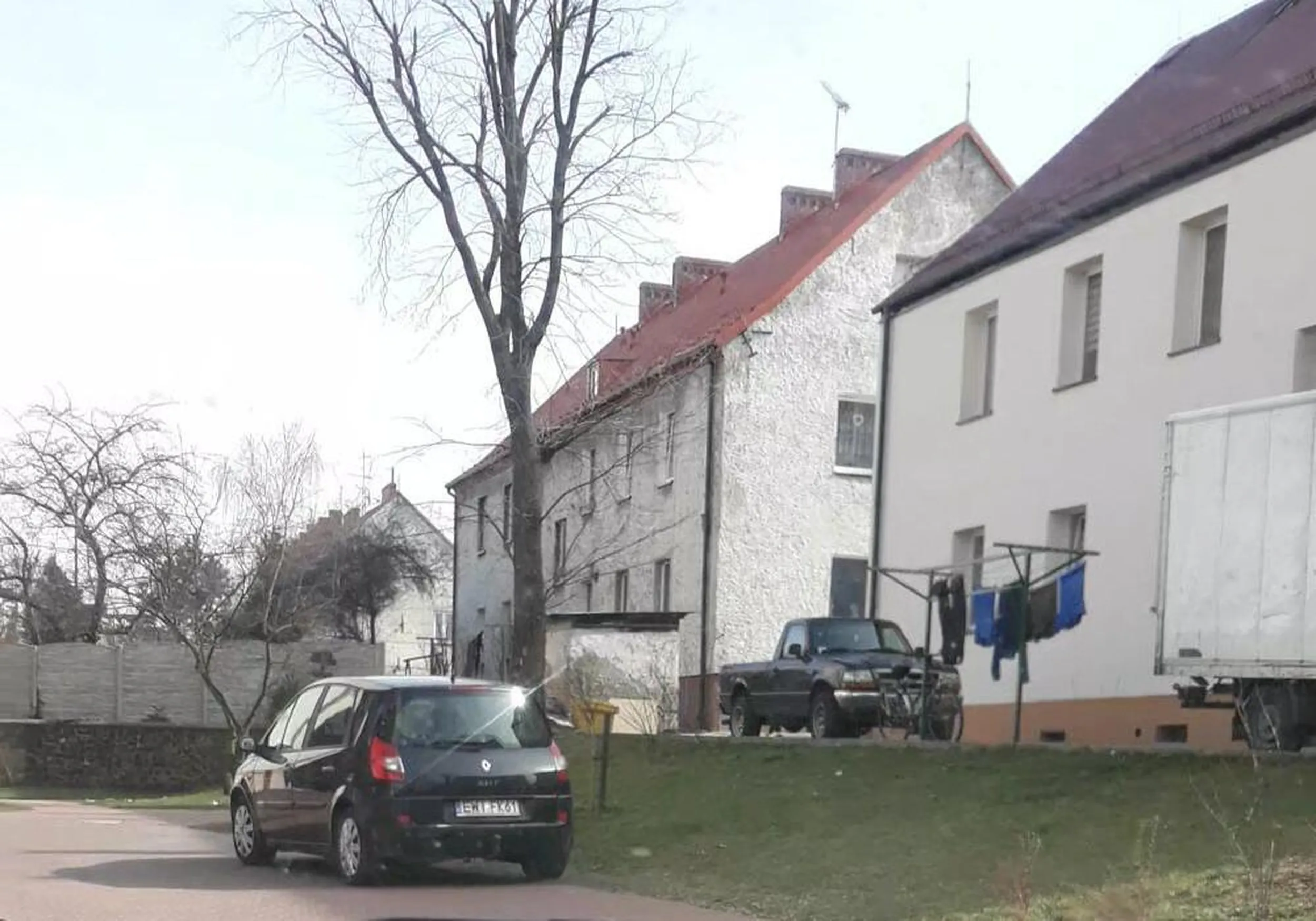 Parkowanie na drodze pożarowej, parkowanie na skrzyżowaniu, parkowanie na zakazie postoju.