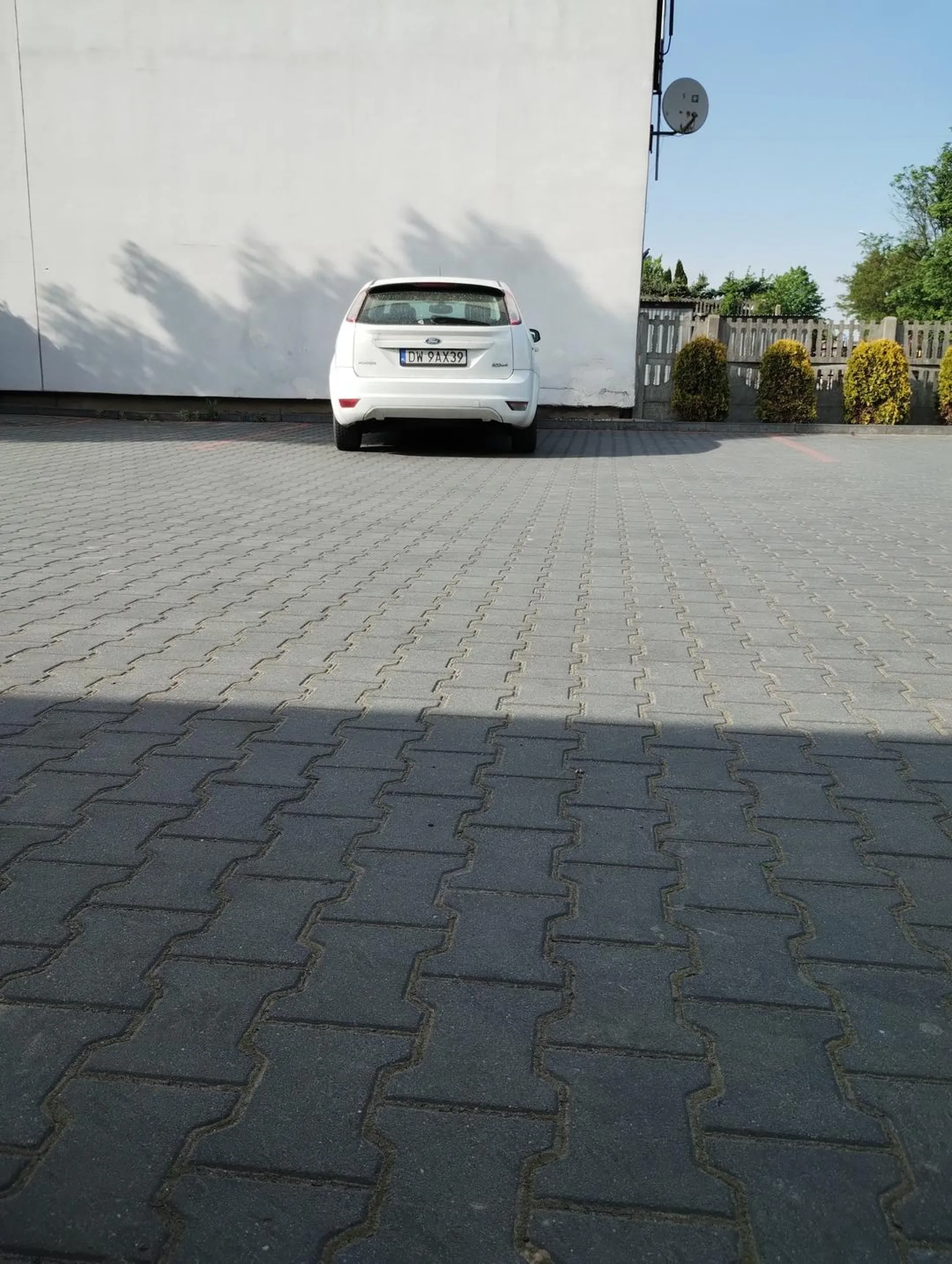 Źle stoji na parkingu