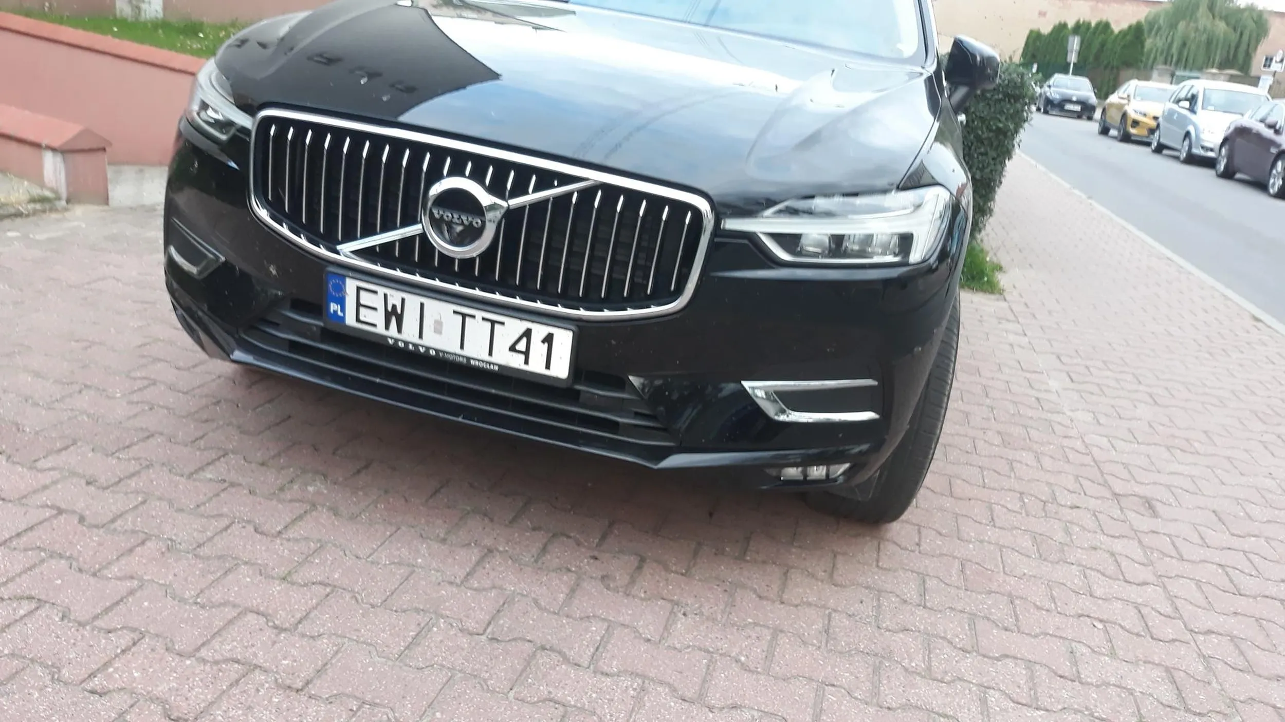 - zakaz jazdy po chodniku - zakaz parkowania na chodniku - zakaz zatrzymywania się - parkowanie z dala od krawędzi jezdni - zakaz wjazdu (jeżeli nie jest mieszkańcem) - parkowanie/zastawianie/blokowanie drzwi pożarowych z wyjściem ewakuacyjnym