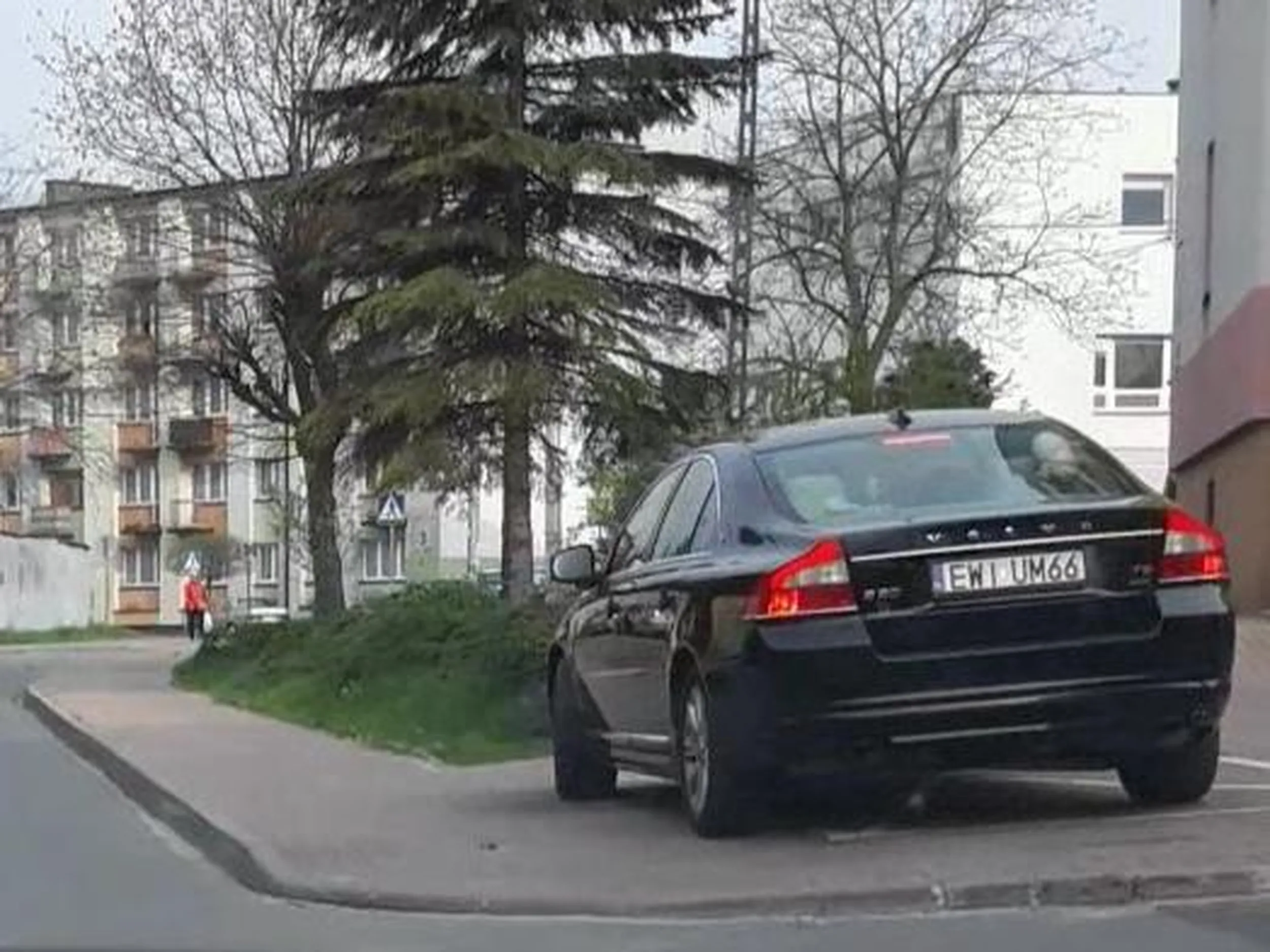 Zakaz jazdy po chodniku, zakaz parkowania na chodniku, parkowanie na kopercie, parkowanie na zakazie zatrzymywania się, ignorowanie zakazu wjazdu.