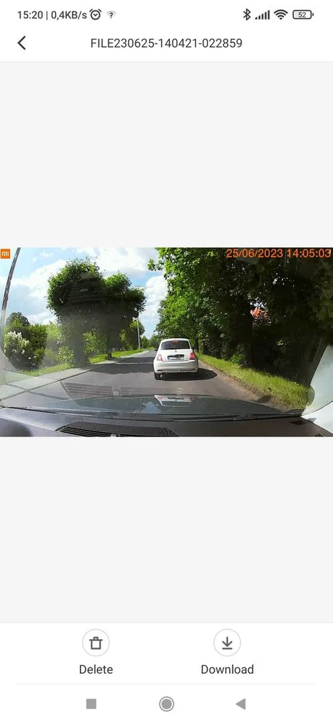 Ślepa kura wymusza pierszeństwo i nic sobie z tego nie robi. Używanie kierunkowskazów to też dla niej zbyt wielkie wyzwanie. Znak stop, ciągła linia to też nie dla niej... "Wszyscy z drogi bo jadę "