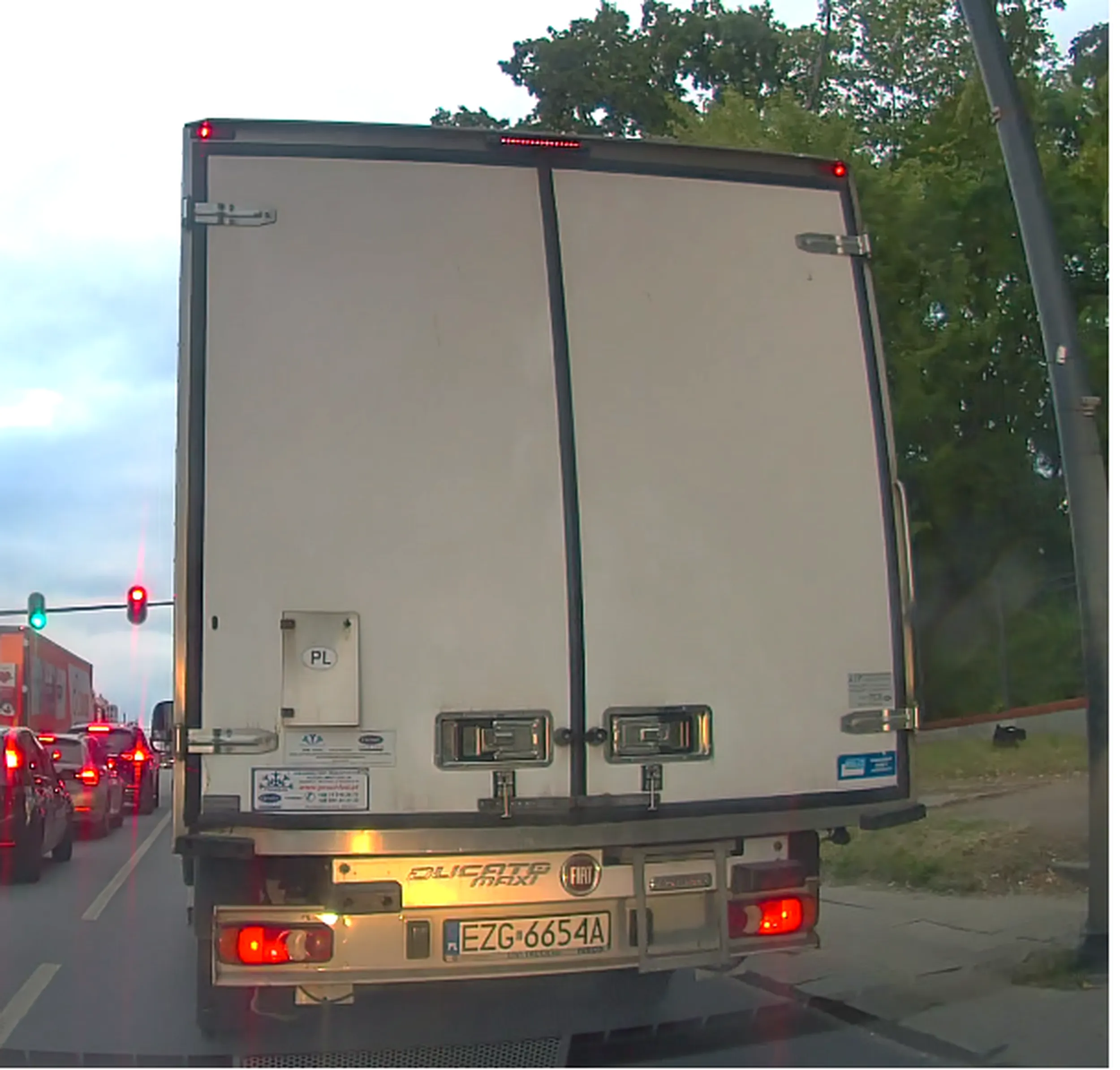 Brak ważnego OC! Jeździ tragicznie.