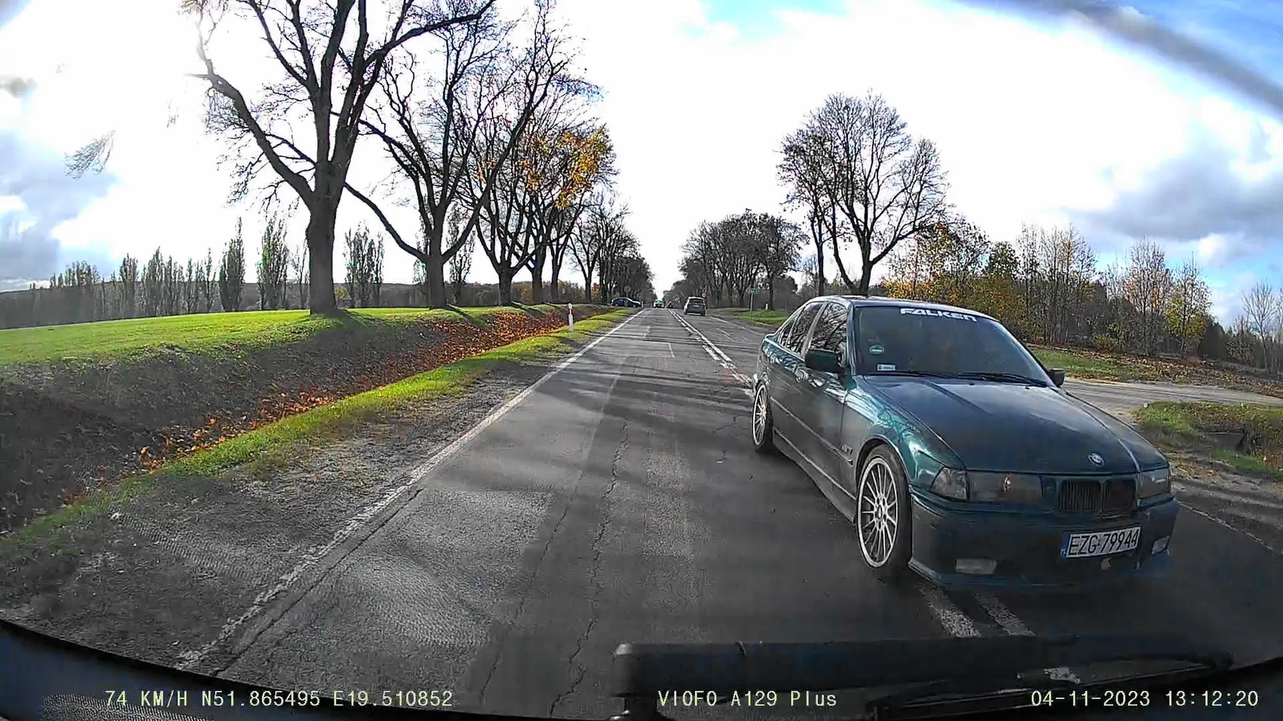 Jeździ jak cham, podjeżdża pod dupę pewnie dla własnej przyjemności