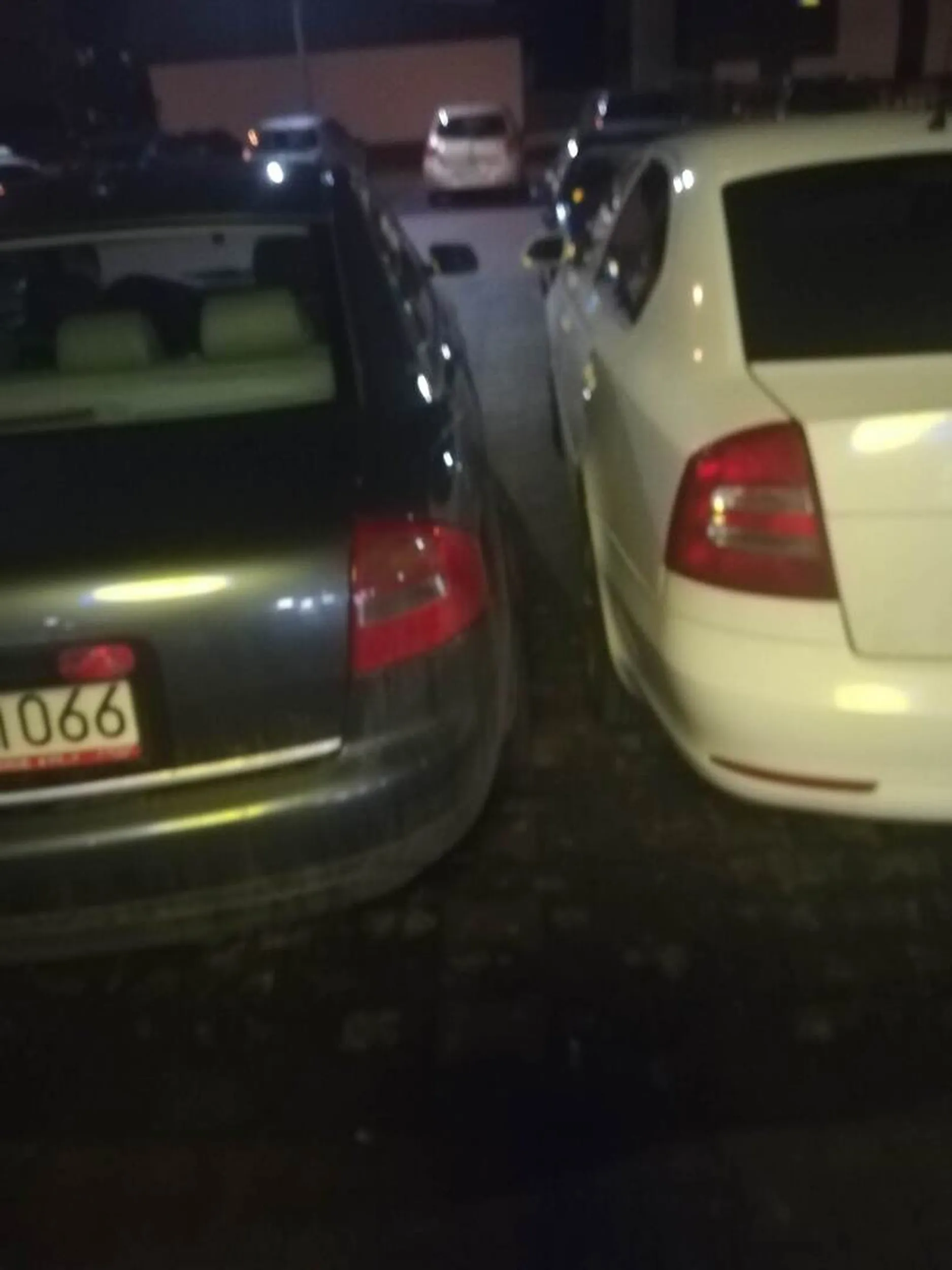 Mistrz parkowania, nie mogłem wsiąść do swojego auta (białego)