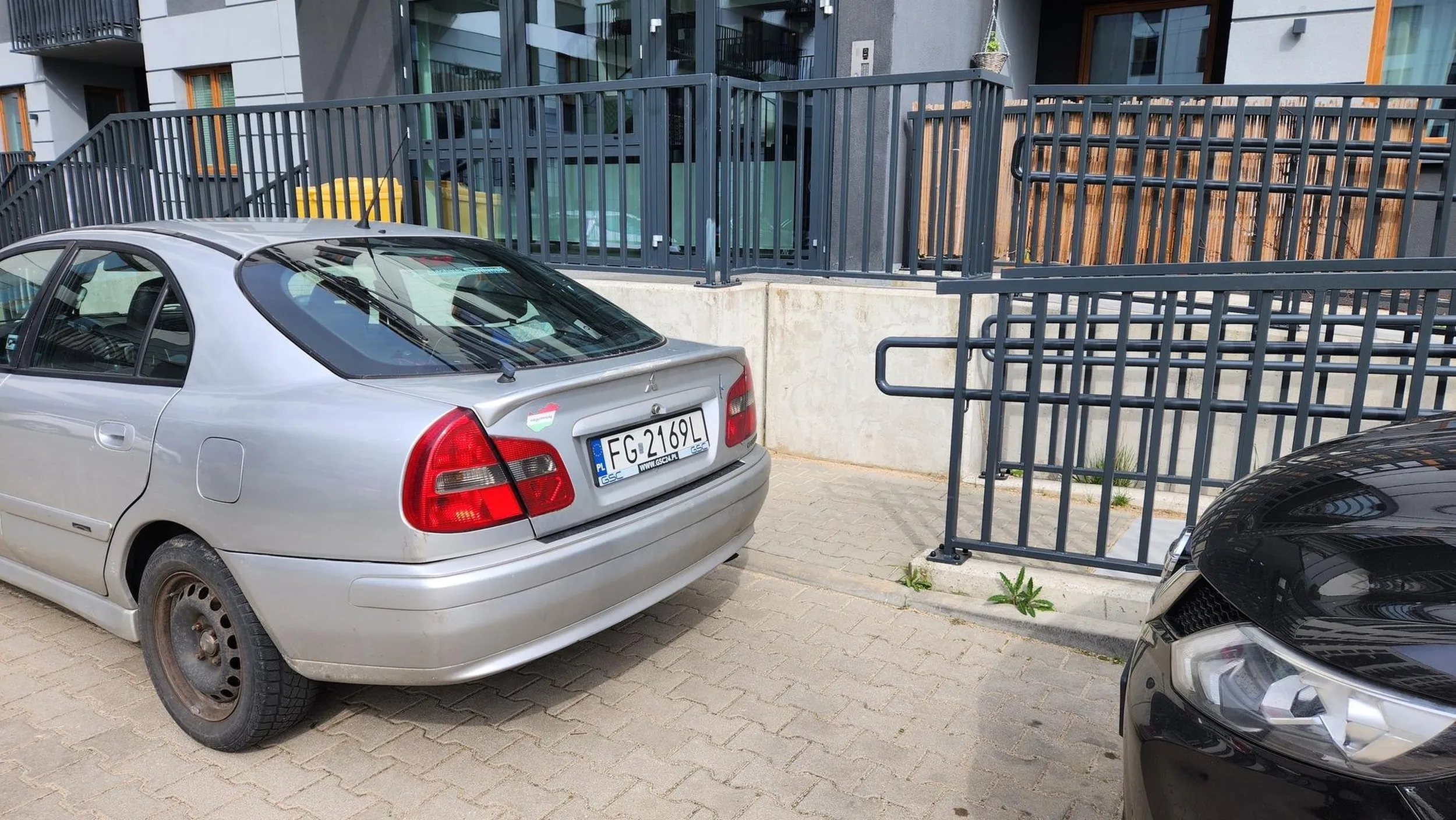 Jakby mógł to by do domu sobie wjechał.