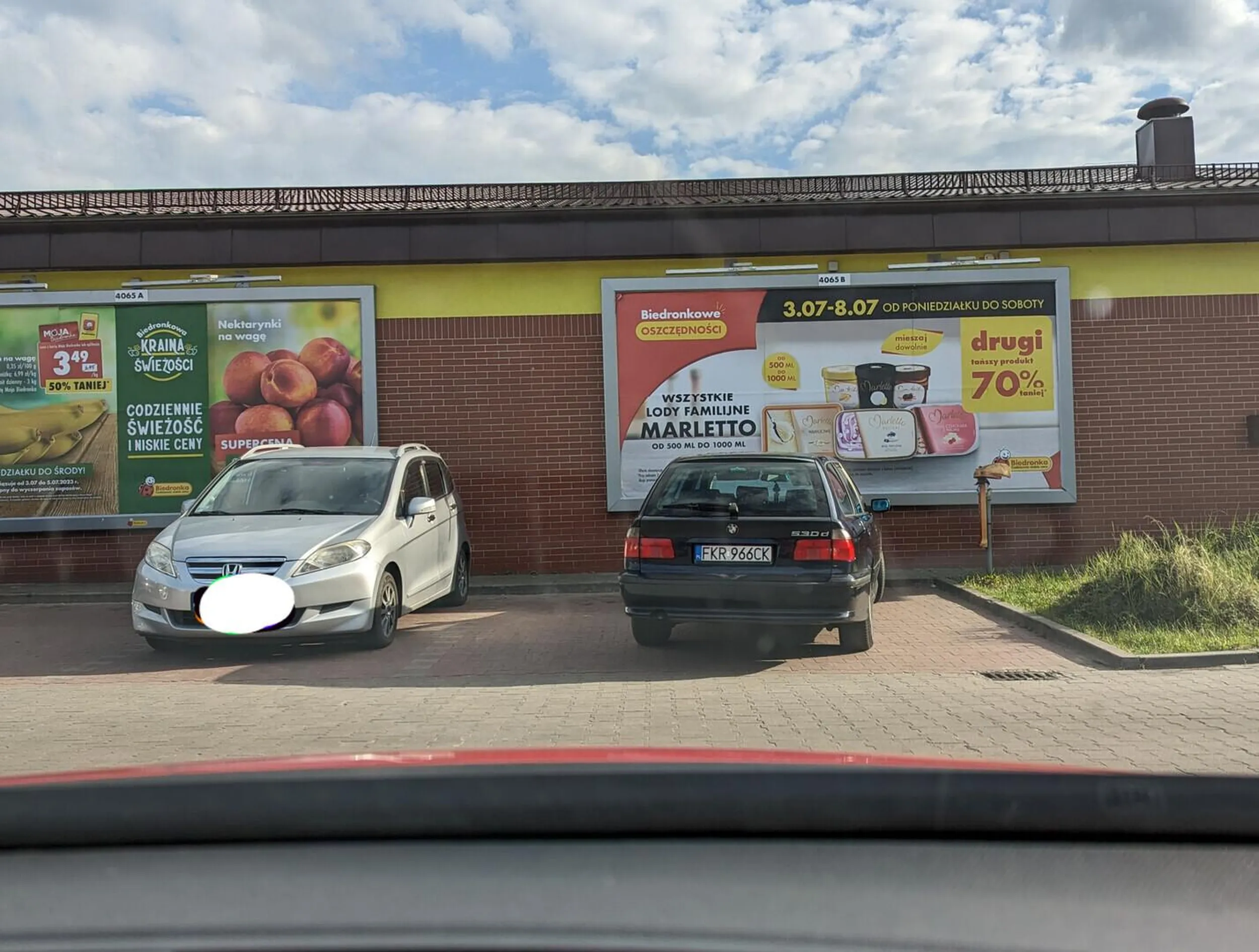 Parkowanie to moja pasja. Mam nadzieję, że to nie jest wszystko na co Ciebie stać i kiedyś zaparkujesz tam dachem do dołu.