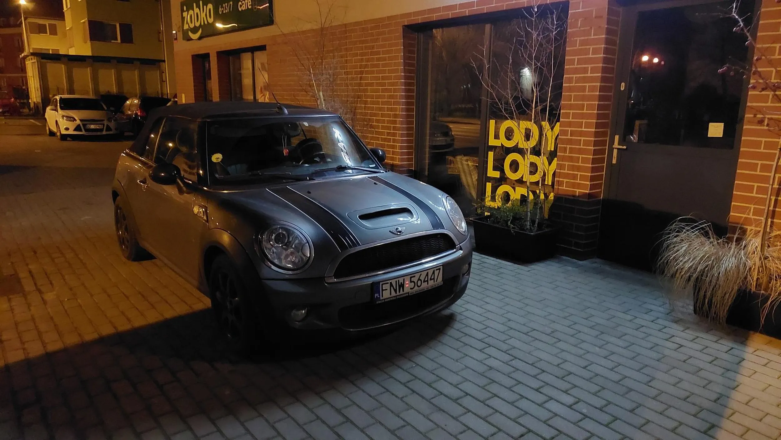 Szkoda, że nie wjechałaś/eś pod same drzwi. Nie musiałbym wnosić towaru.