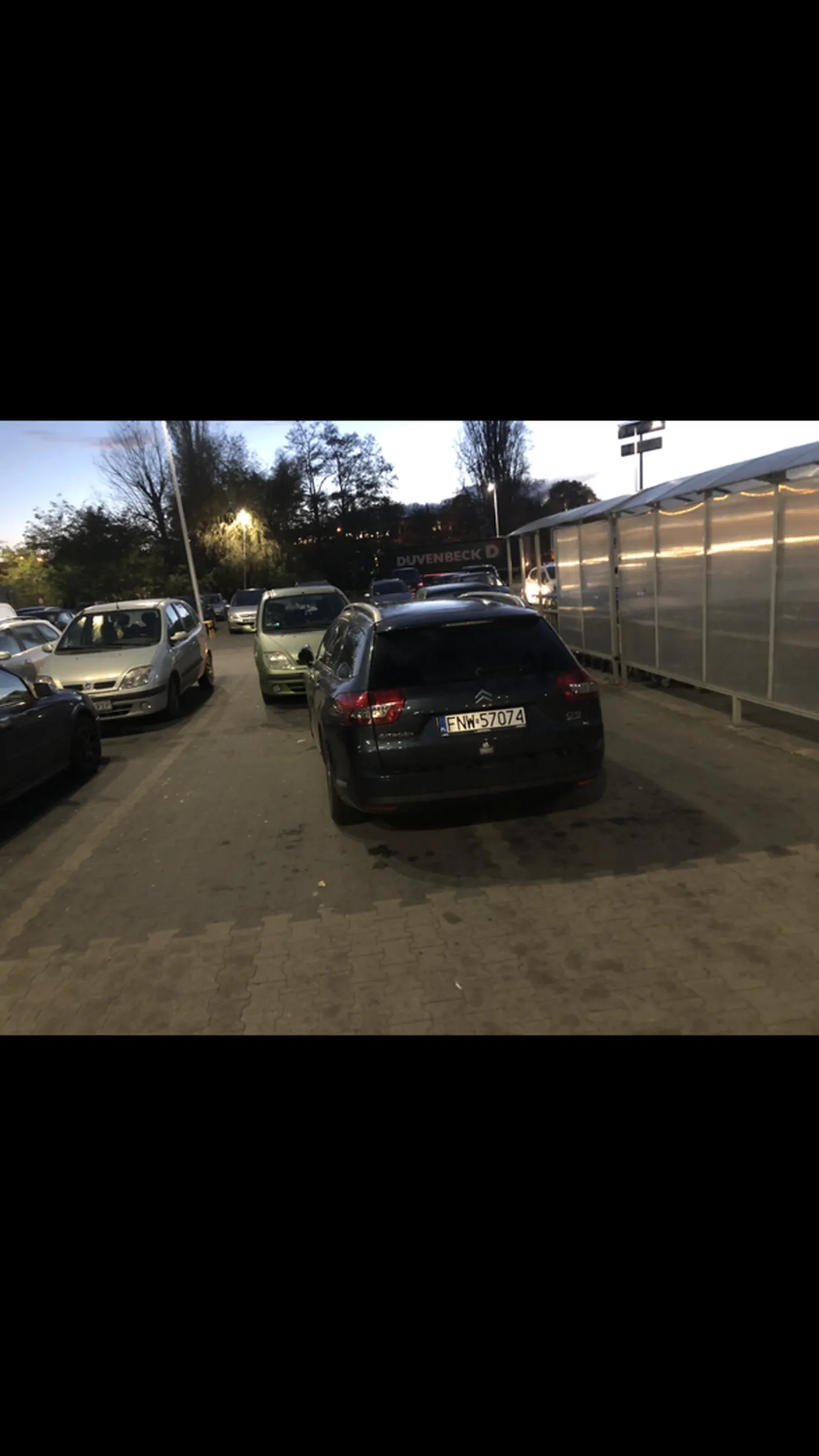 Polecam jebnąć sobie jakiś dodatkowy kurs parkowania