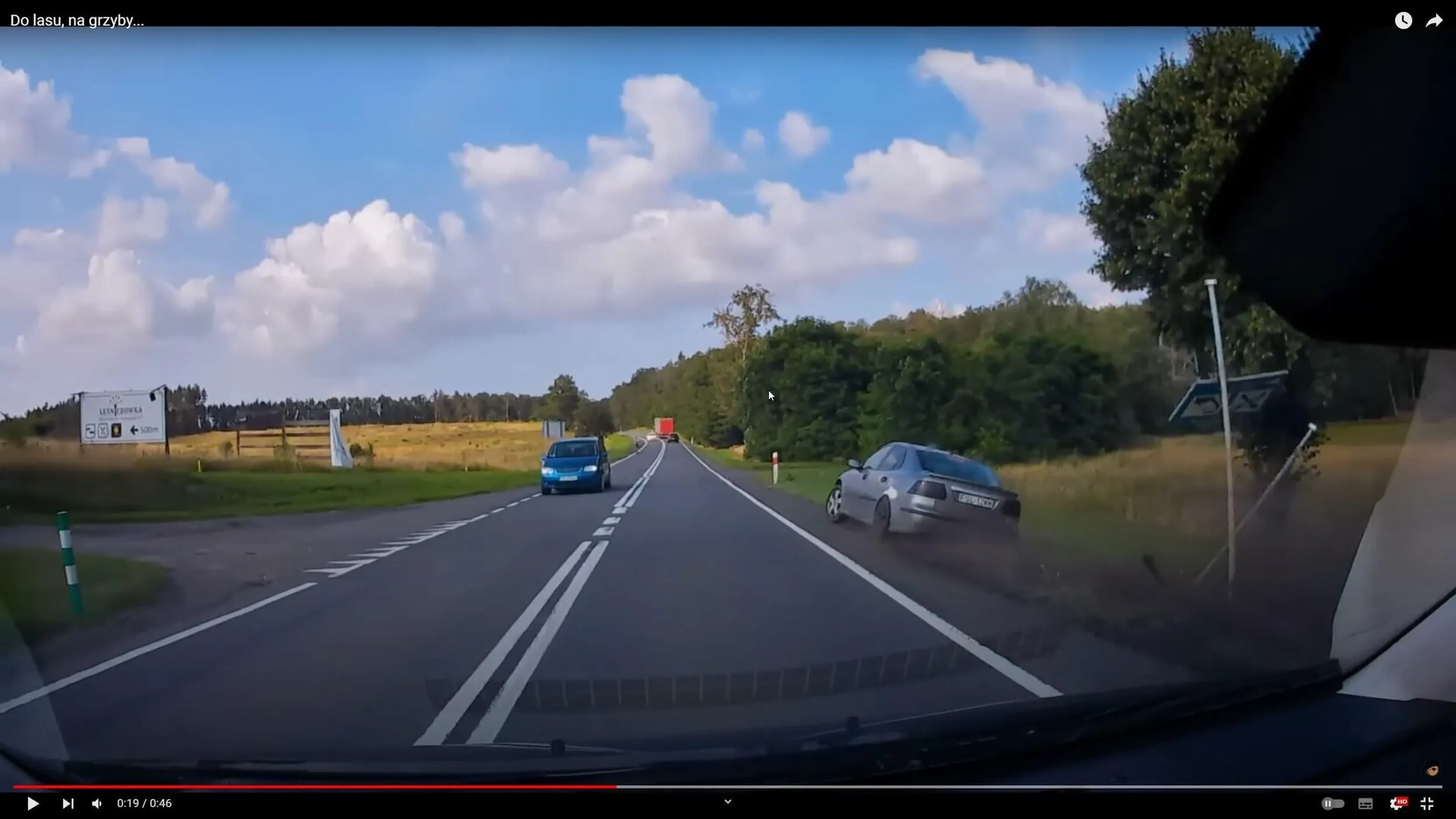 Planował wyprzedzić kierowcę nagrywającego, ale nie pykło.