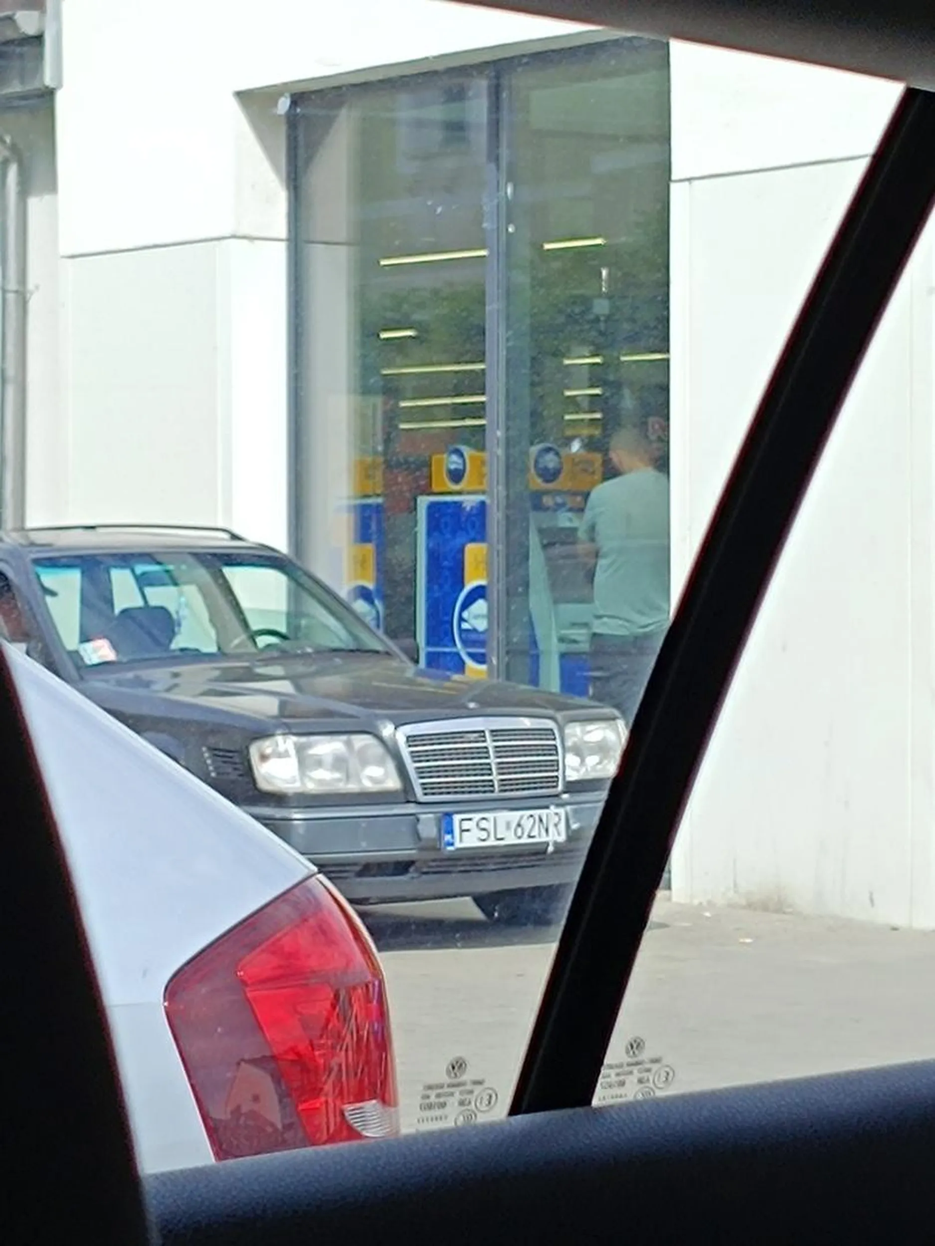 Za kierownicą to prawdziwe zwierzę. Pod biedrą parkuje jak ostatnie bydle.