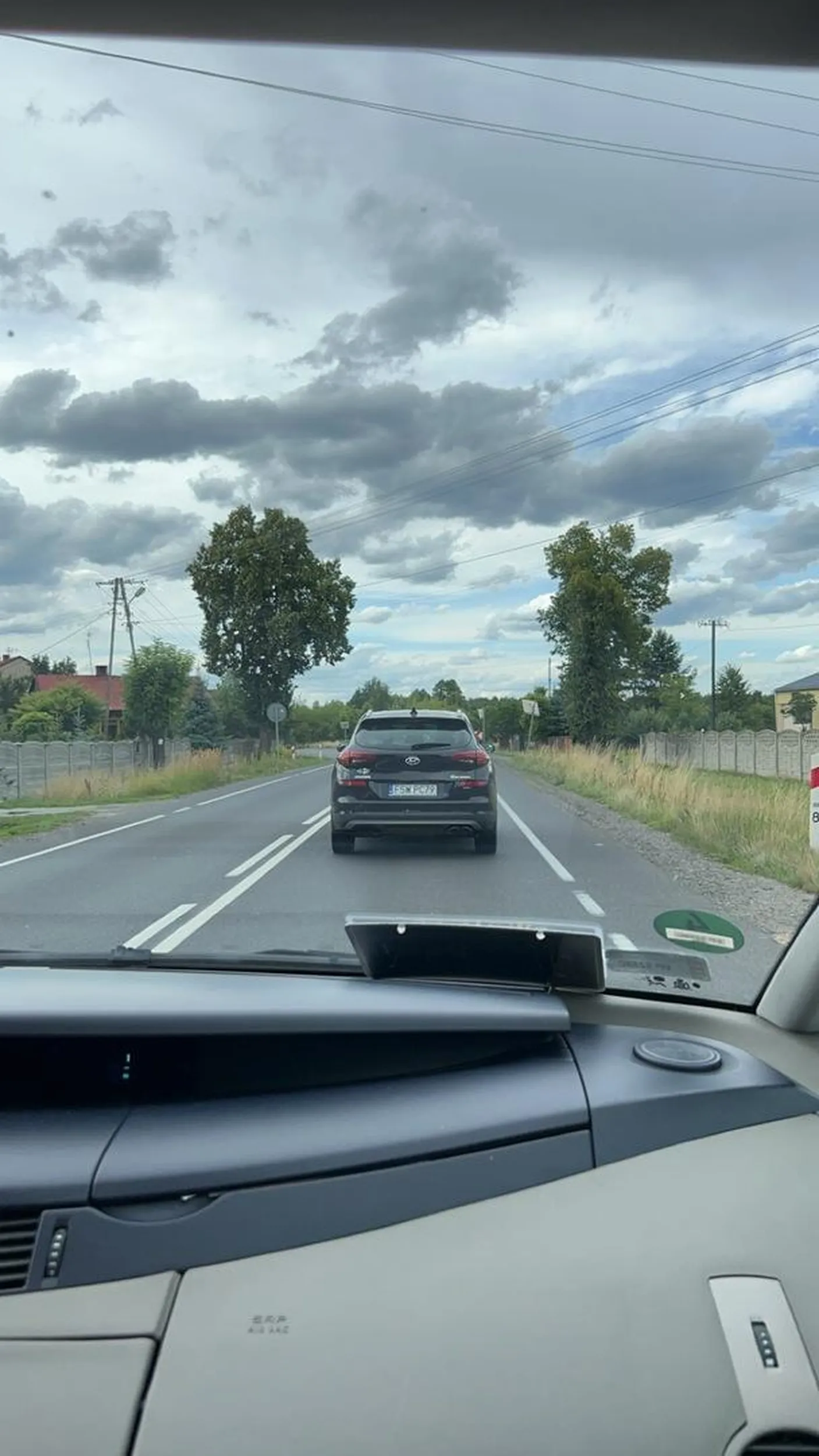 Wymusza odszkodowanie przyspiesza i odrazu gwałtownie hamuje