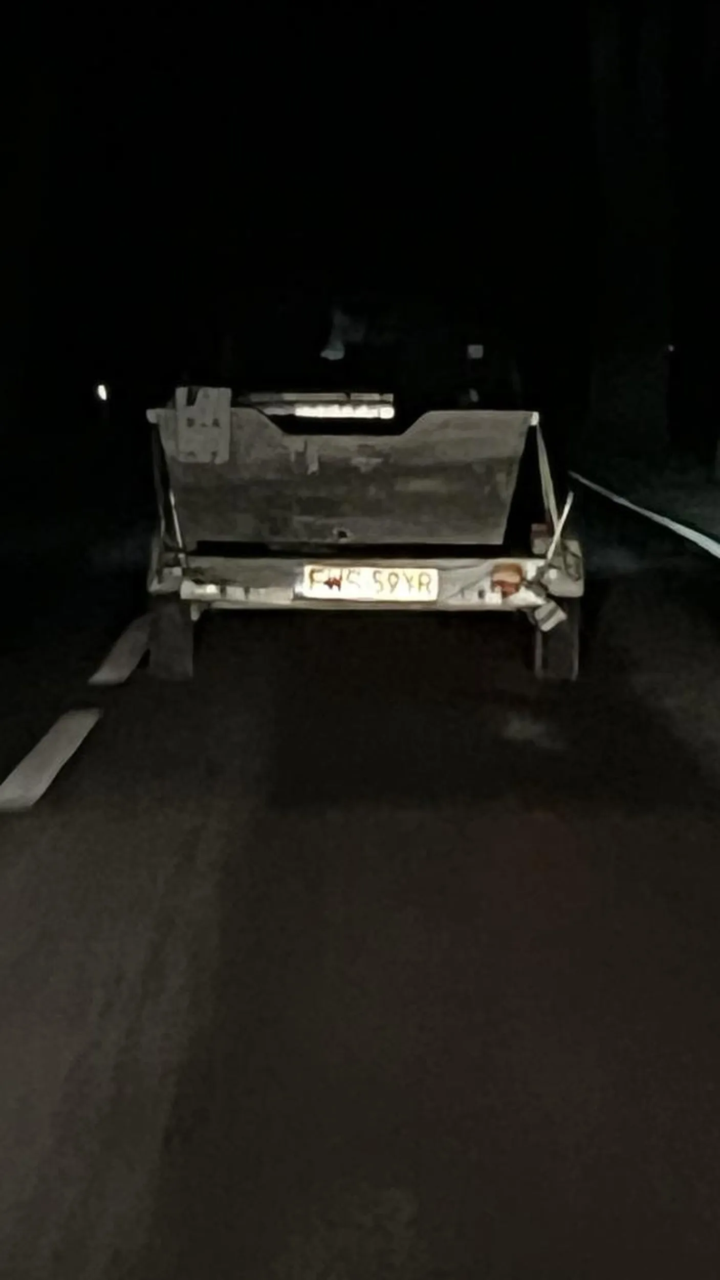 Przyczepka ninja - niewidoczna w nocy. Proszę cię, wlascicielu, załóż oświetlenie.