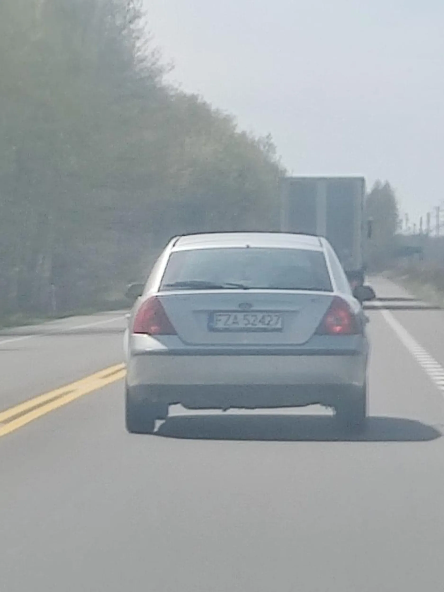 Człowieku zrób coś z tym kopciuchem. Nie da się za tobą jechać bo można się porzygać ze smrodu.