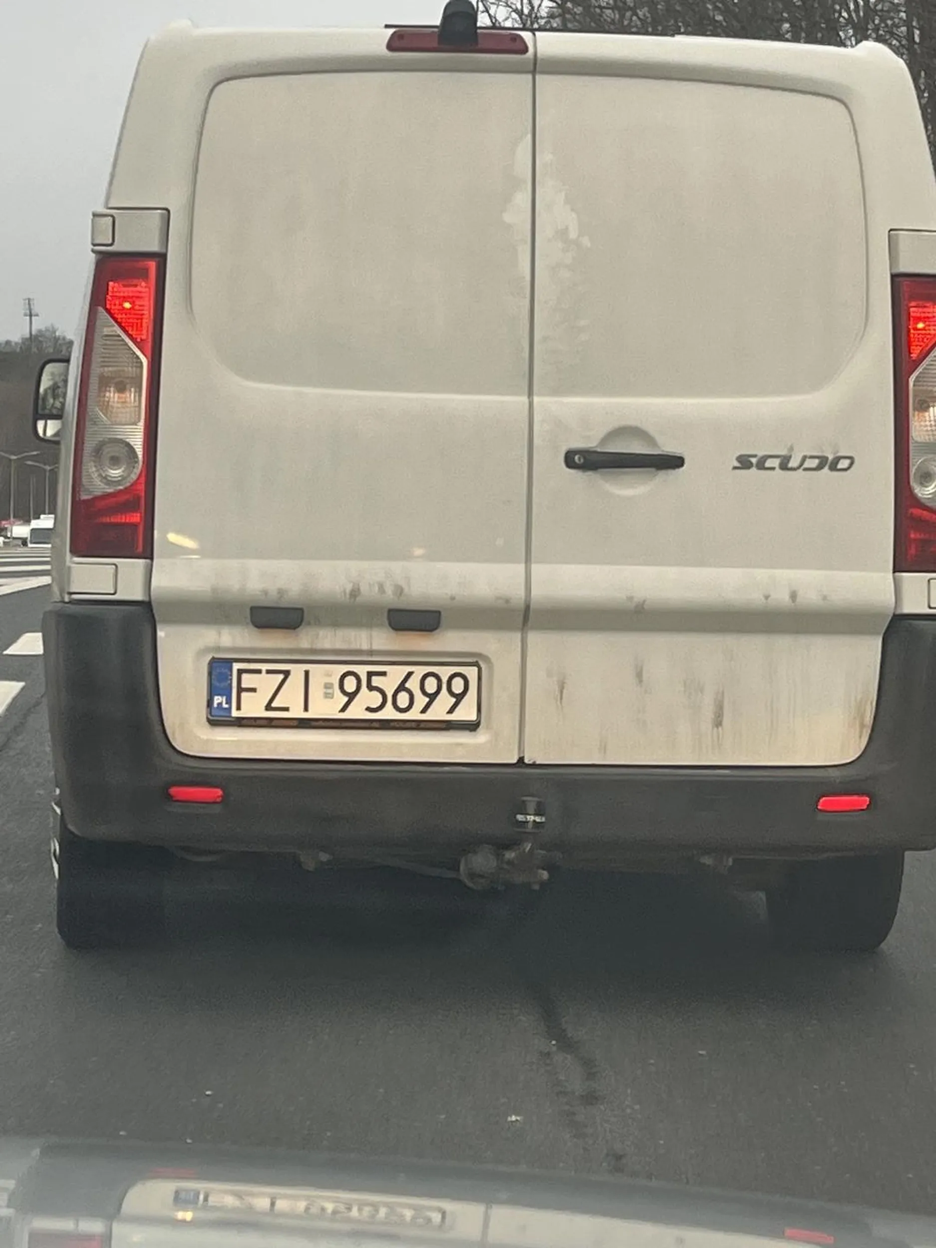 C**j nie kierowca. Naucz się zasad ruchu drogowego pacanie.