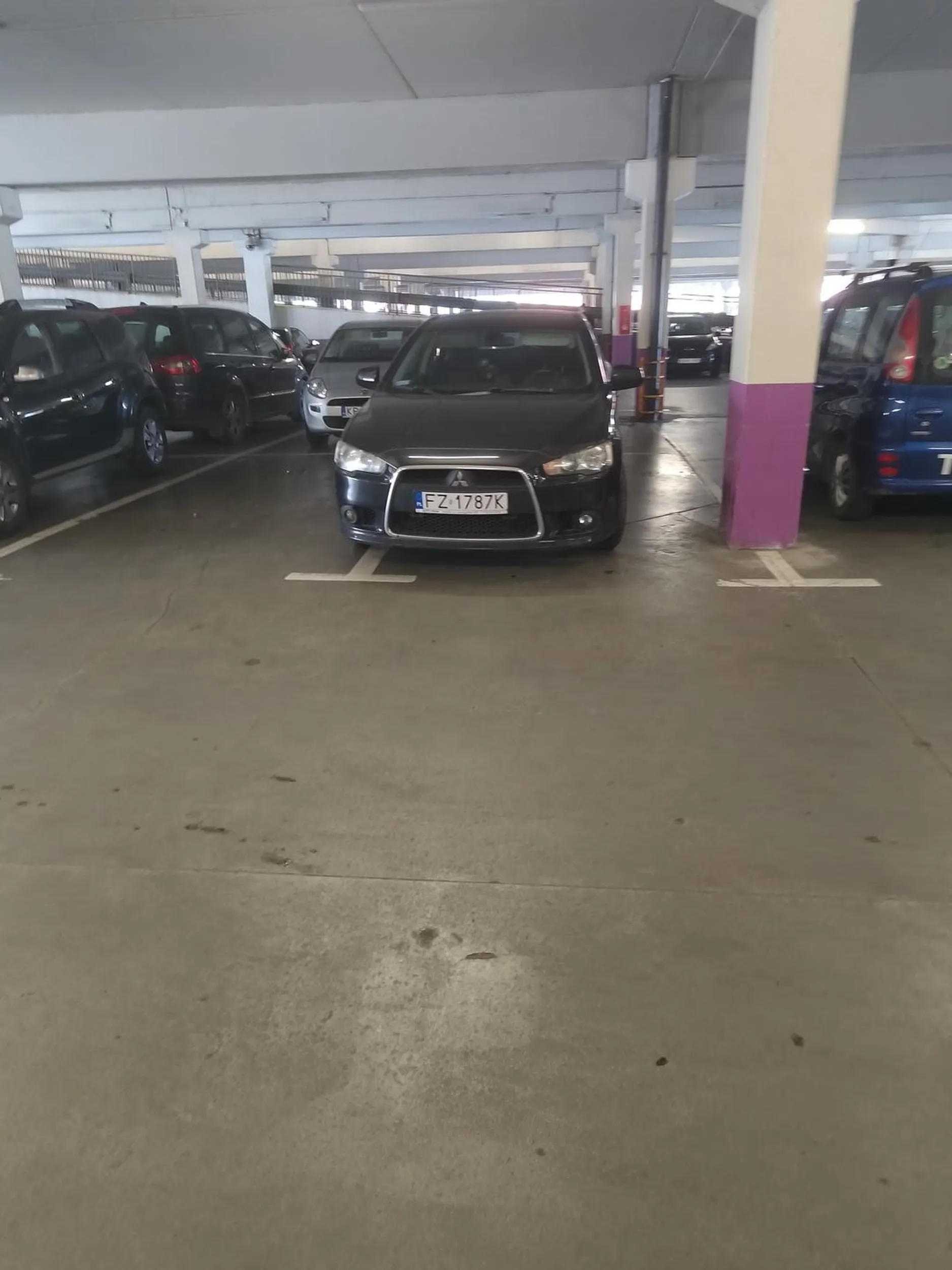 Brak umiejętności parkowania w wyznaczonych liniach