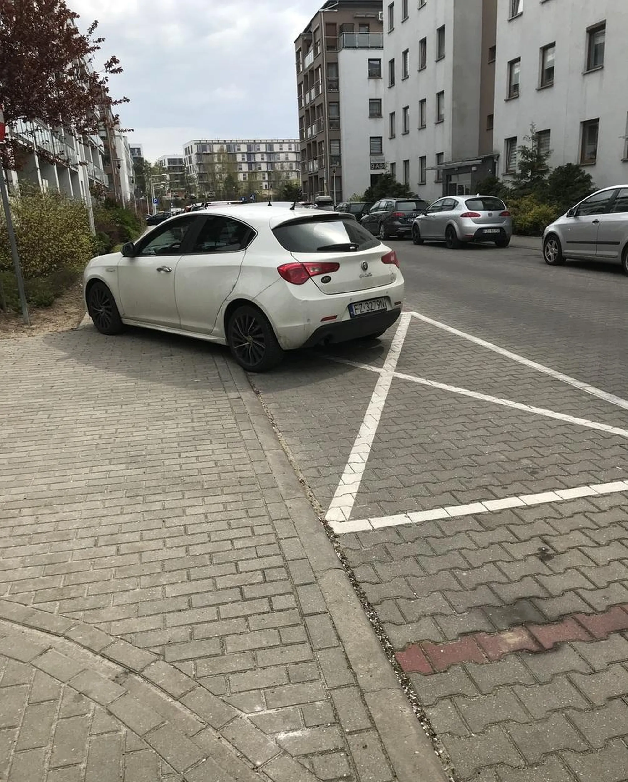 naucz się w końcu prawidłowo parkować!