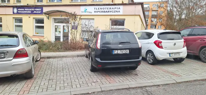 Wielu pacjentów, mało miejsca. Miej to człowieku na uwadze ...