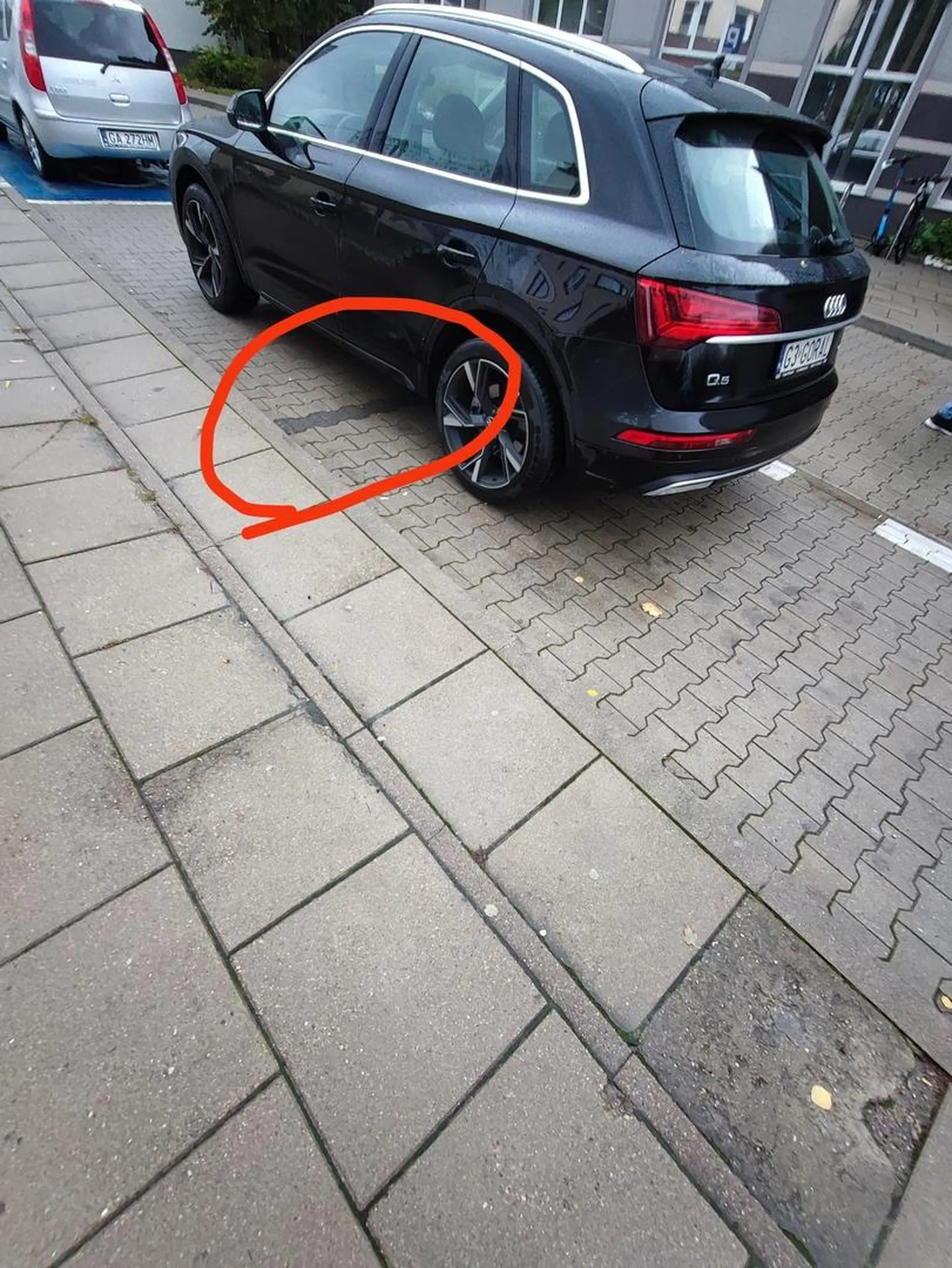 Bemwu/personalizowane  blachy = 95% matoły. Dwa miejsca minimum potrzebne