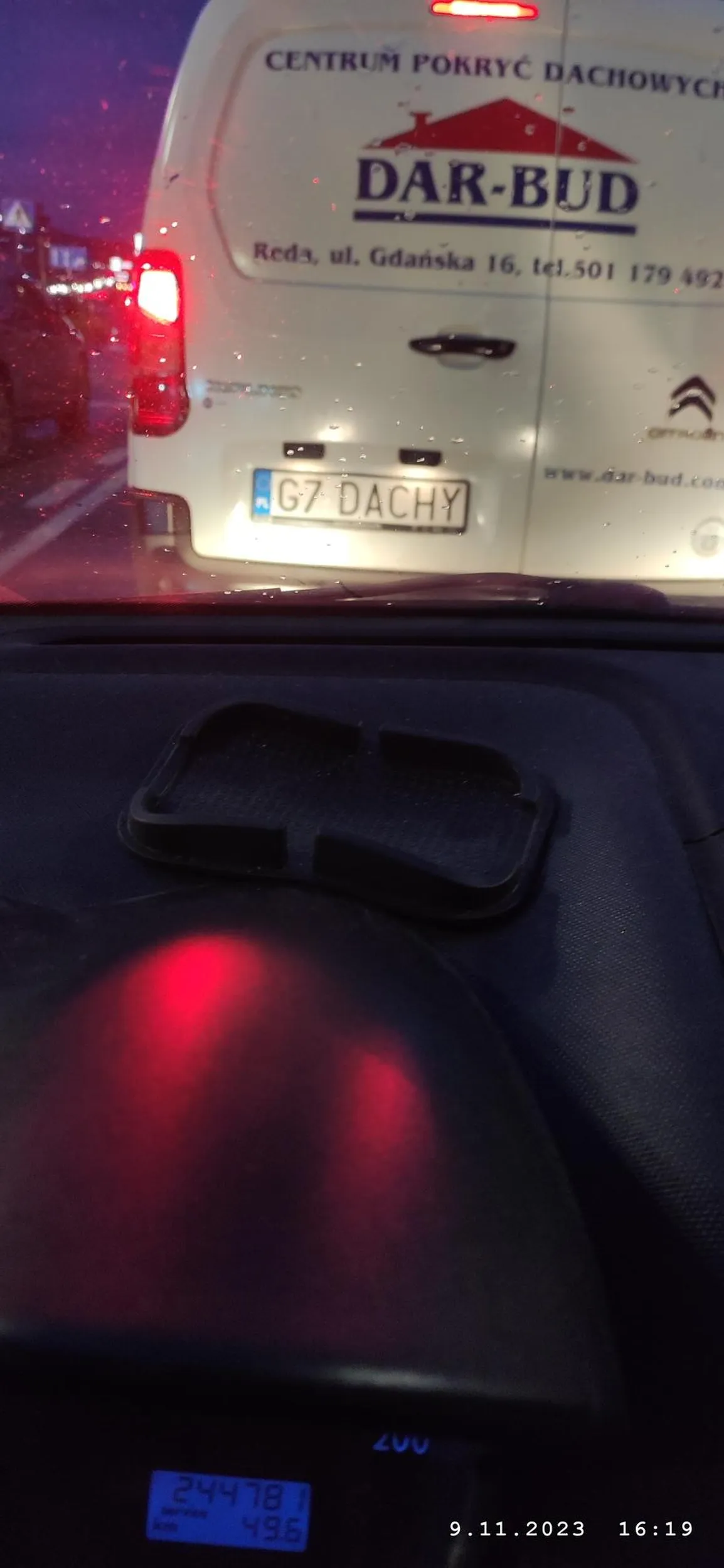 Tak się spieszył do McDonalds że musiał mnie ominąć poboczem gdy staliśmy na światłach i wcisnąć się przede mnie. Brawo zaoszczędziłeś tym samym pewnie jakaś sekundę życia