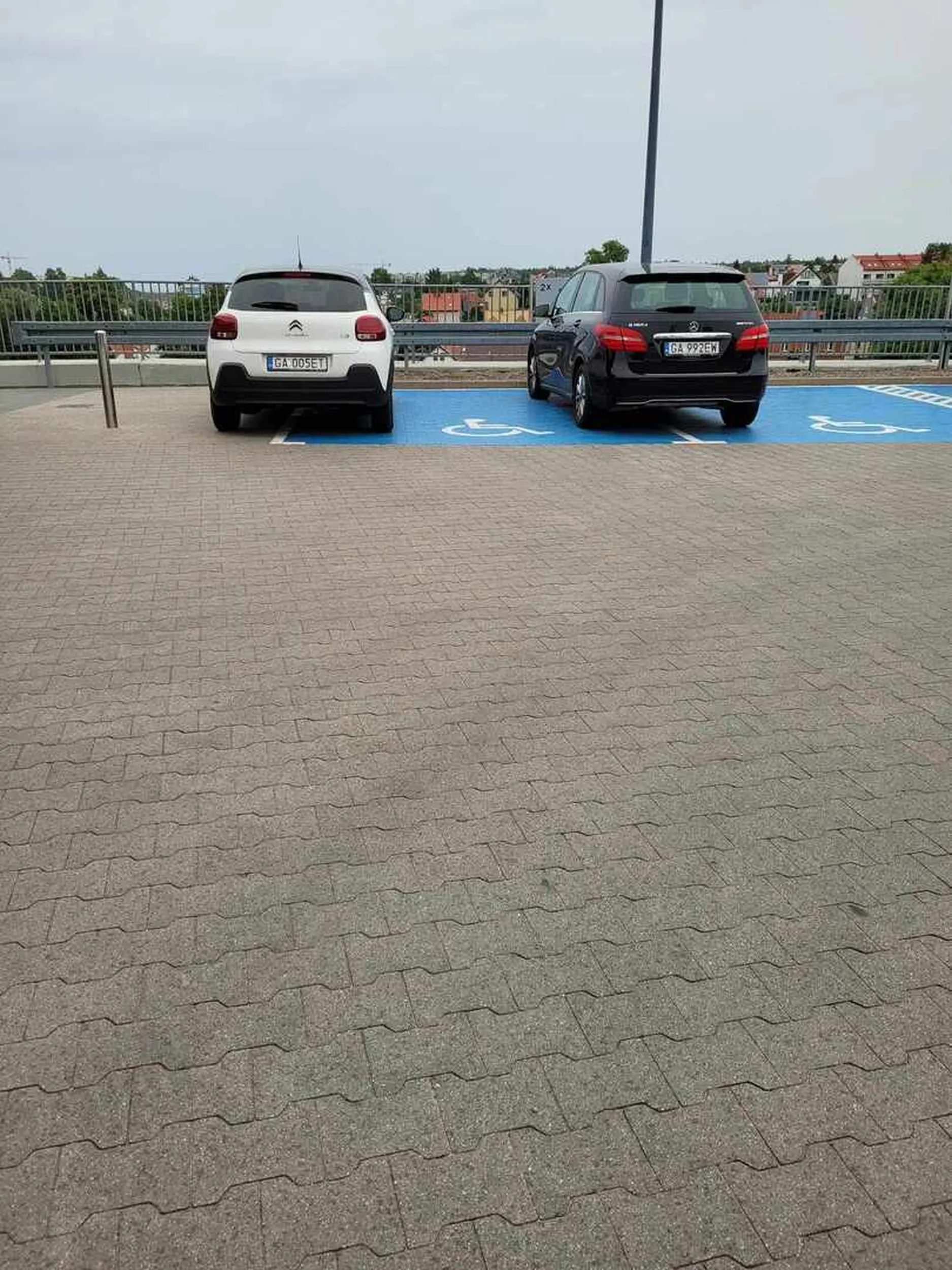 Karny kutas za złe parkowanie to za mało.