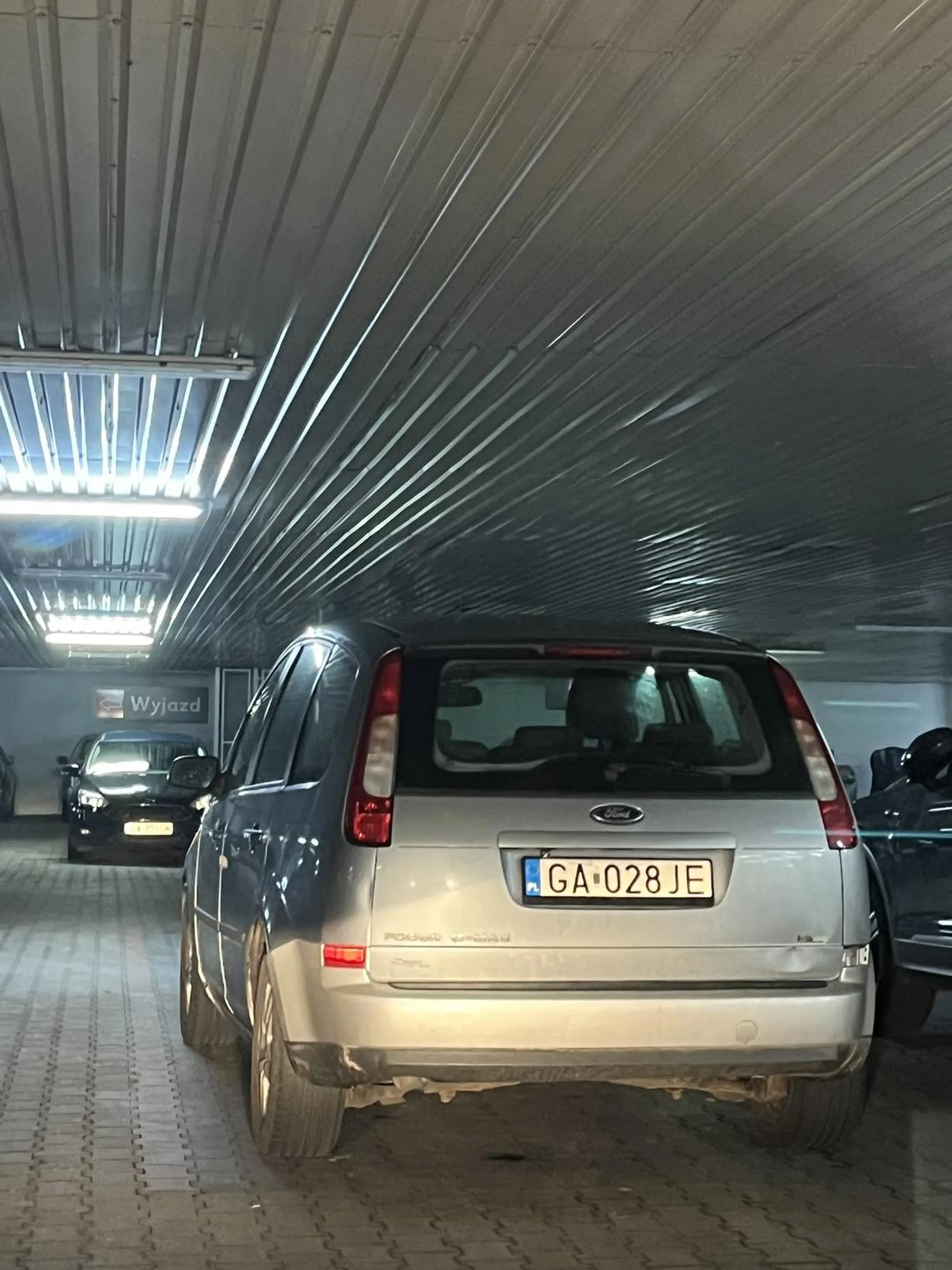 nie pozdrawiam kierowcy forda na gdyńskich blachach ga028je, ktory w kauflandzie przy ulicy morskiej intencjonalnie uderzył mnie lusterkiem 2 razy, po czym poprawił drzwiami. pan ewidentnie zapomniał języka w gębie, bo przeprosić nie potrafił :) oby wyszła panu soczysta hemoroida