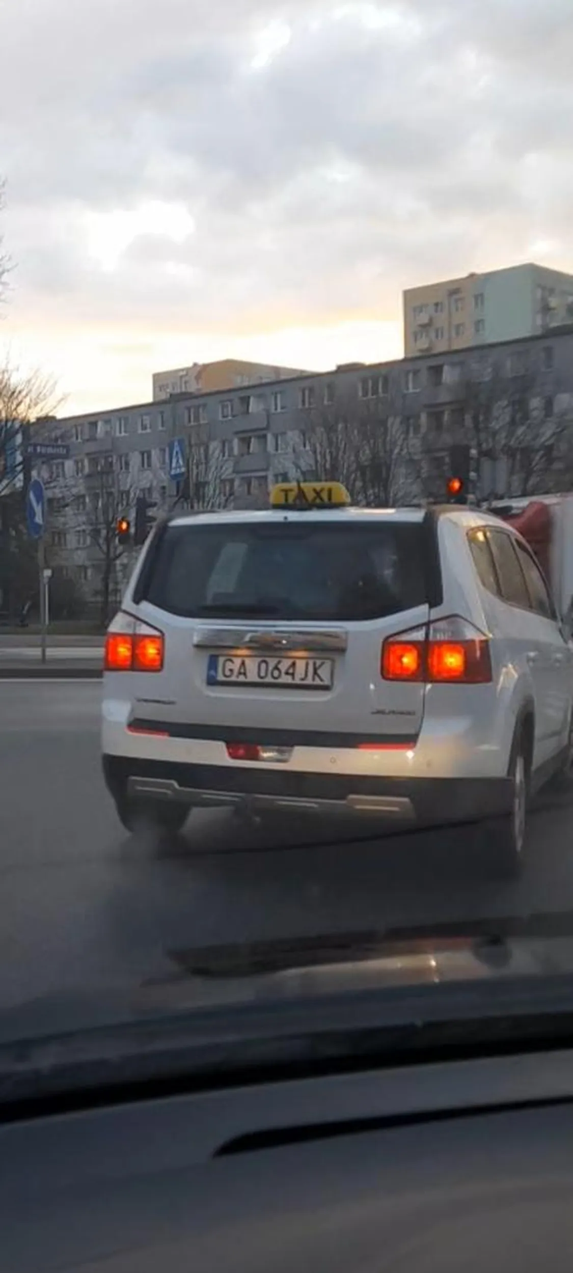 Pieprzony taksiarz  nie jesteś sam na drodze może jakieś kierunek wlonczyc