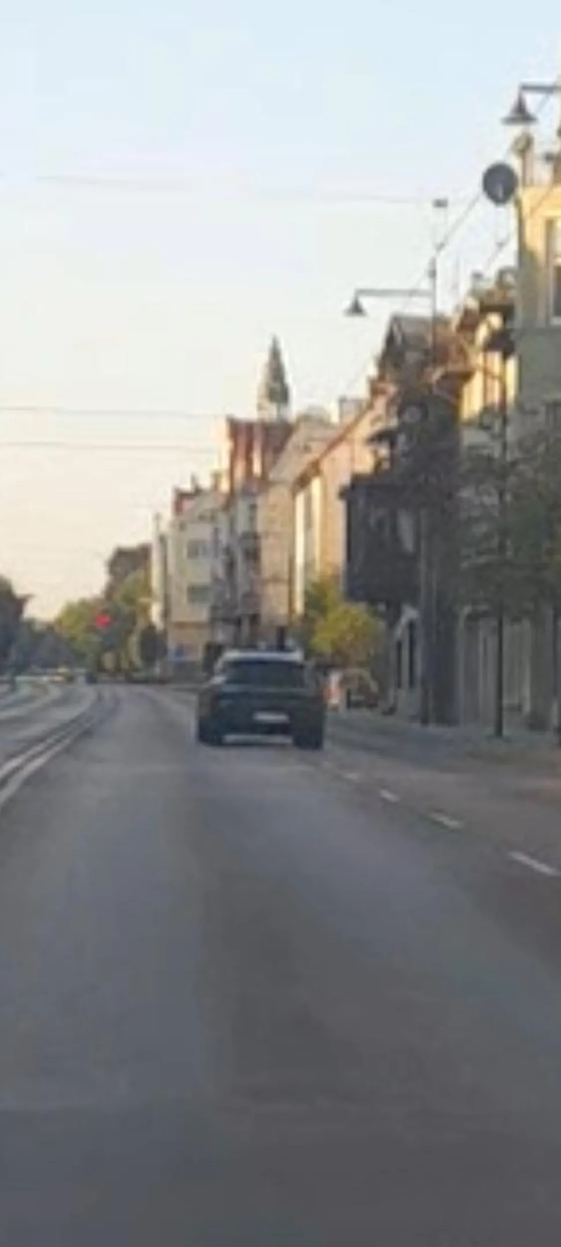 Nie uzywa kierunków zmienia pasy z dużą prędkością tor wyścigowy robi sobie na mieście