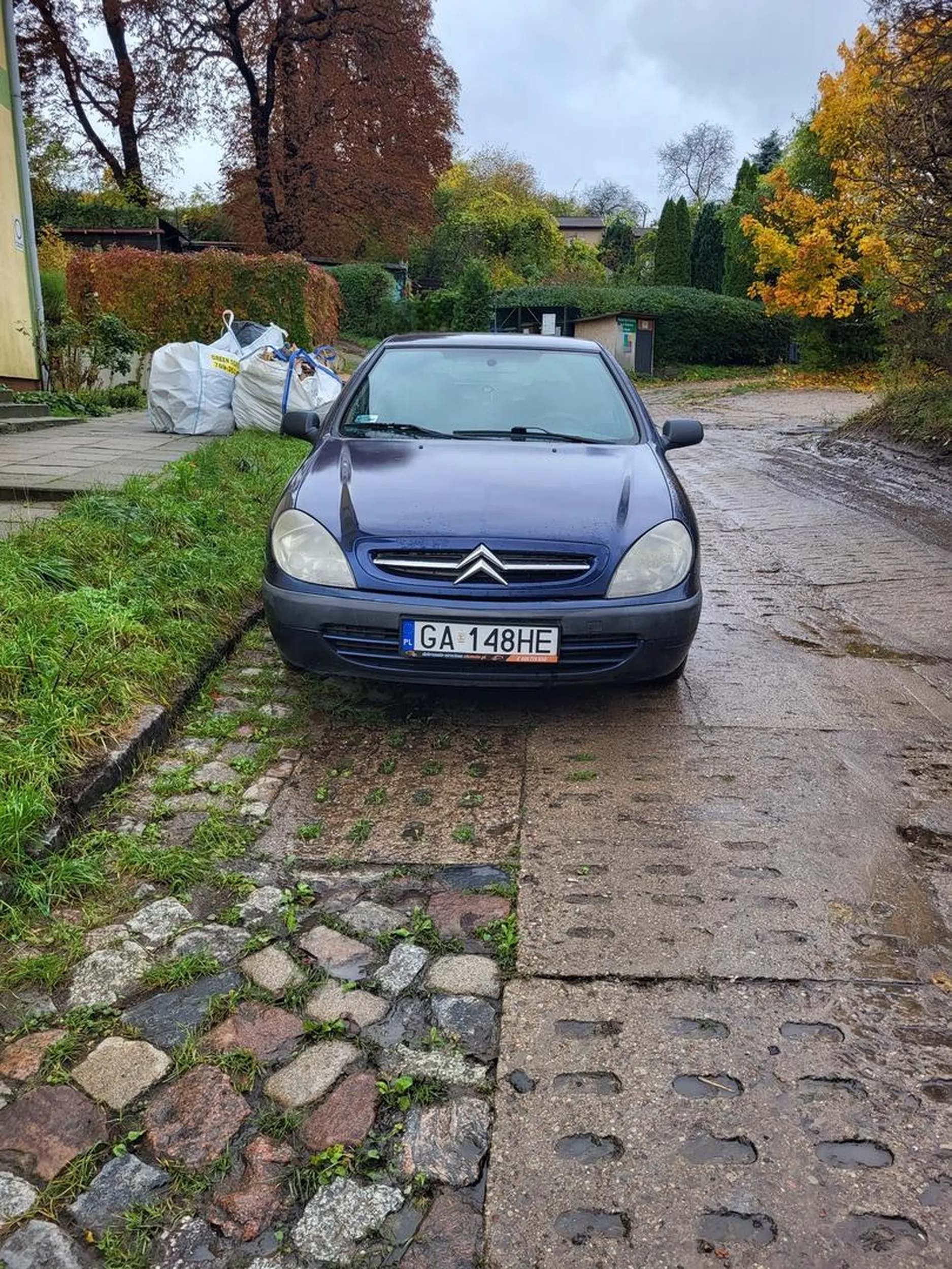 Parkujesz w pobliżu wejścia? Jesteś niepełnosprawny czy owcą? Nie przeszkadzaj innym pojazdom w dotarciu do „ROD”.... Następnym razem wezwę policję!!!!