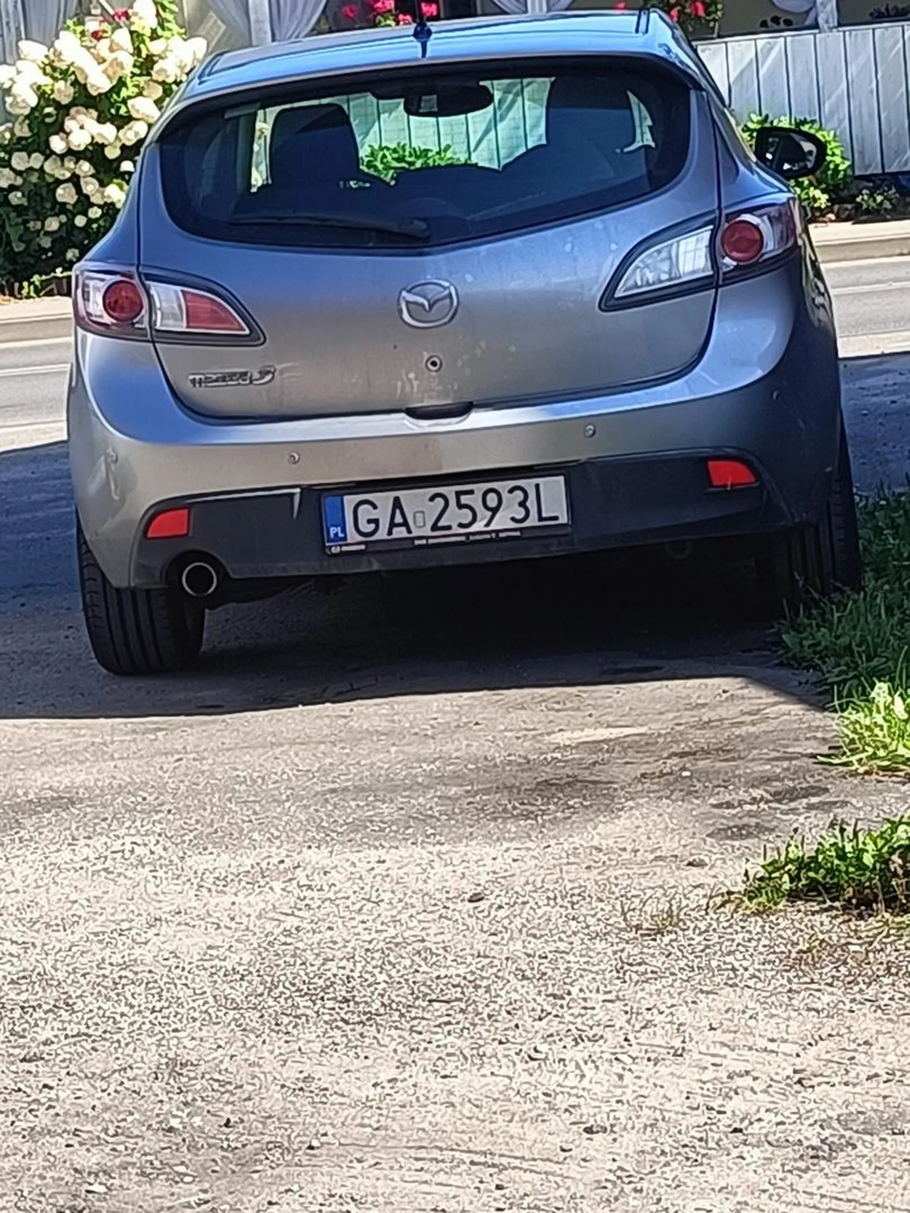 Kierowca pojazdu niemożliwa dojazd na posesję na ul. Ostródzkiej.