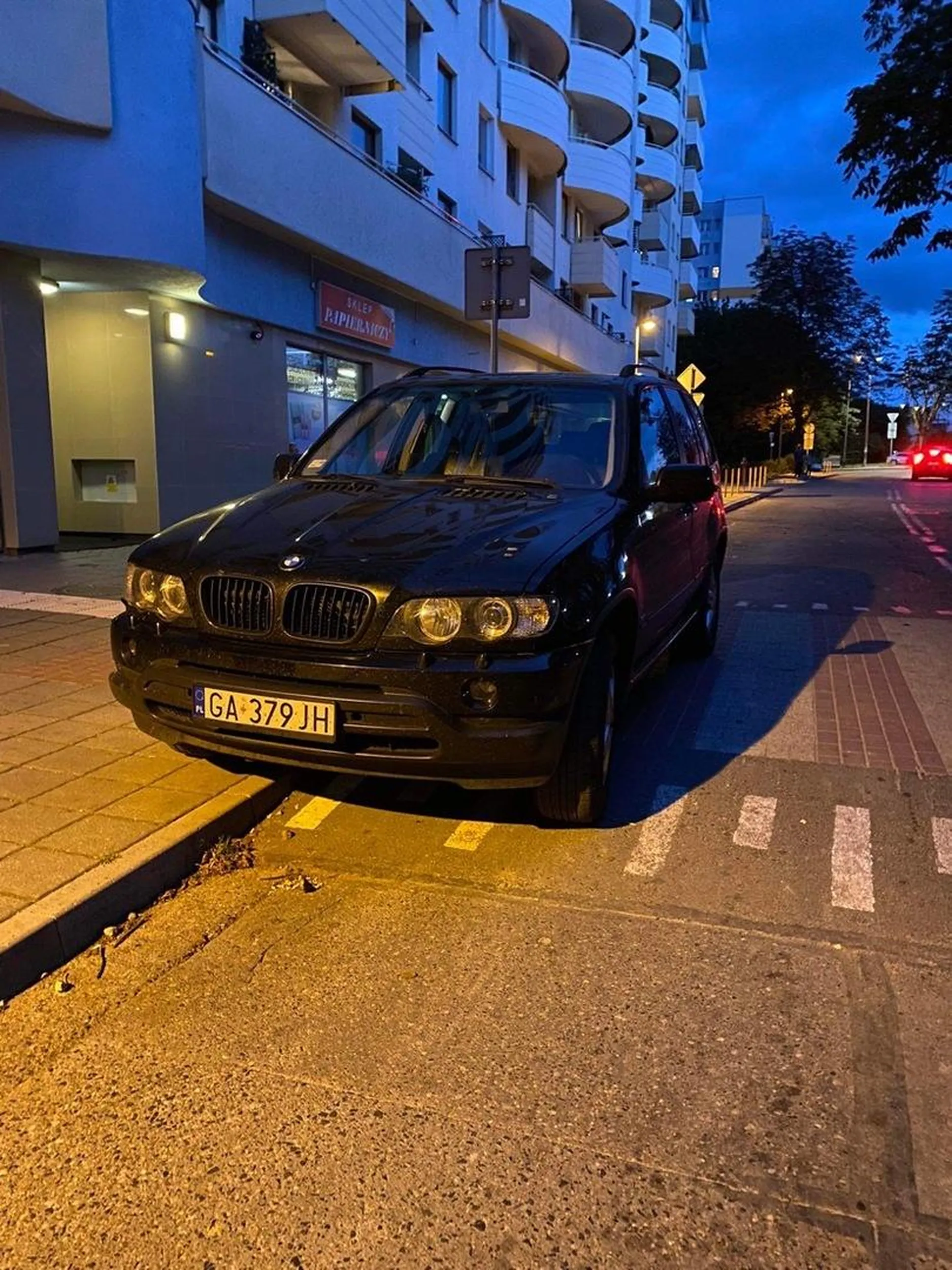 Janusz jak zwykle tylko na chwilkę bo Grażynka miała za daleko do klatki.