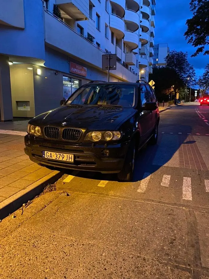 Janusz jak zwykle tylko na chwilkę bo Grażynka miała za daleko do klatki.