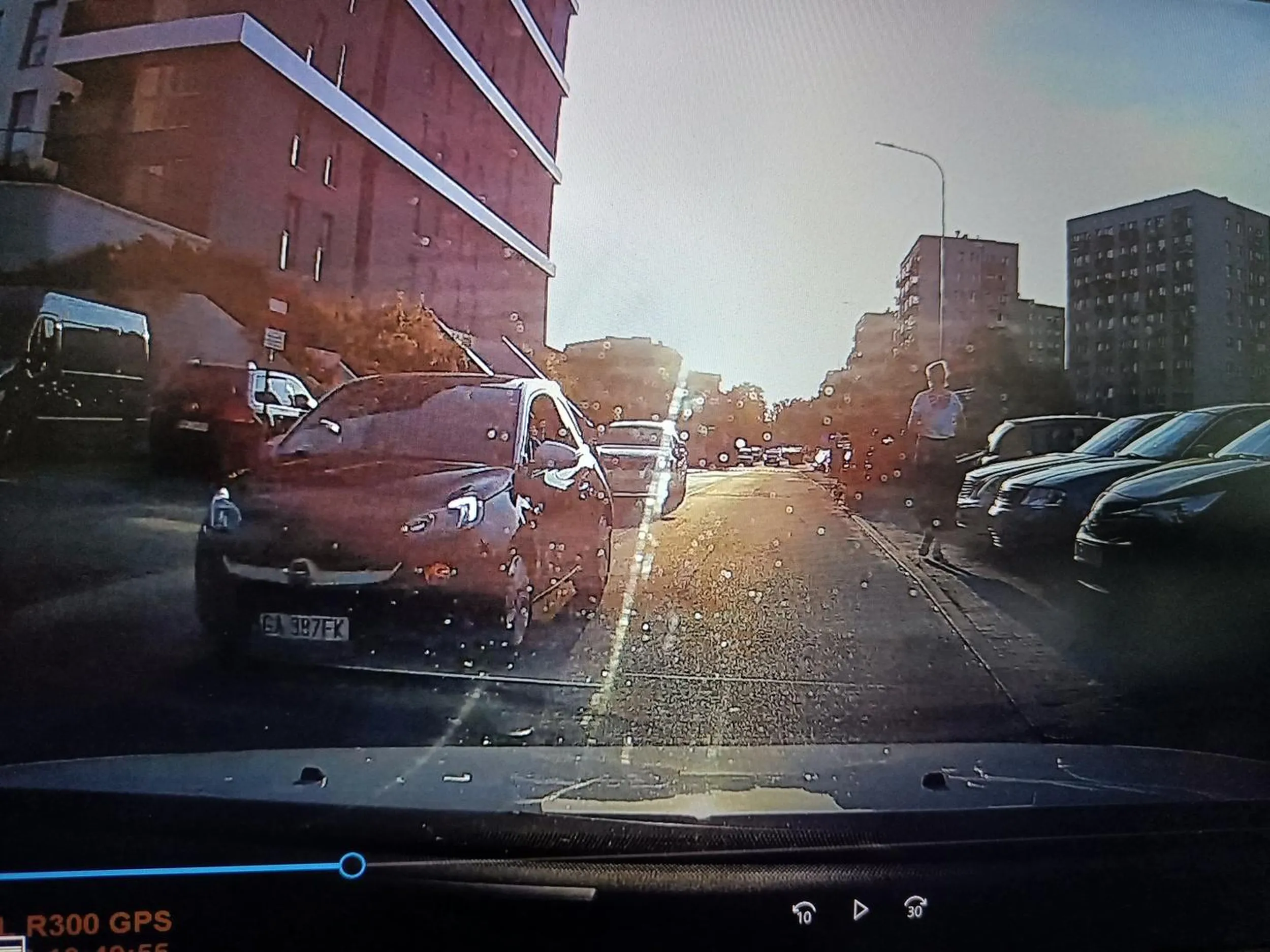 Wymuszenie, które prawie skończyło się potrąceniem pieszego