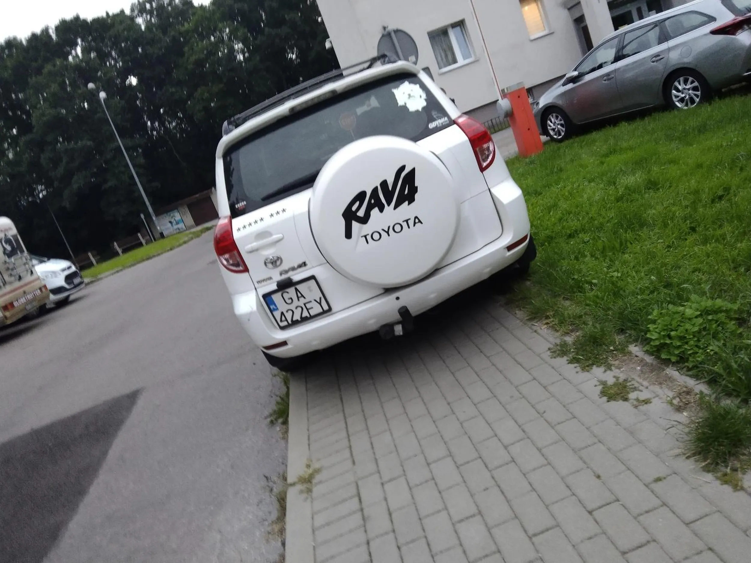 Kierowca ma prawilną naklejkę lecz nieumie parkowac