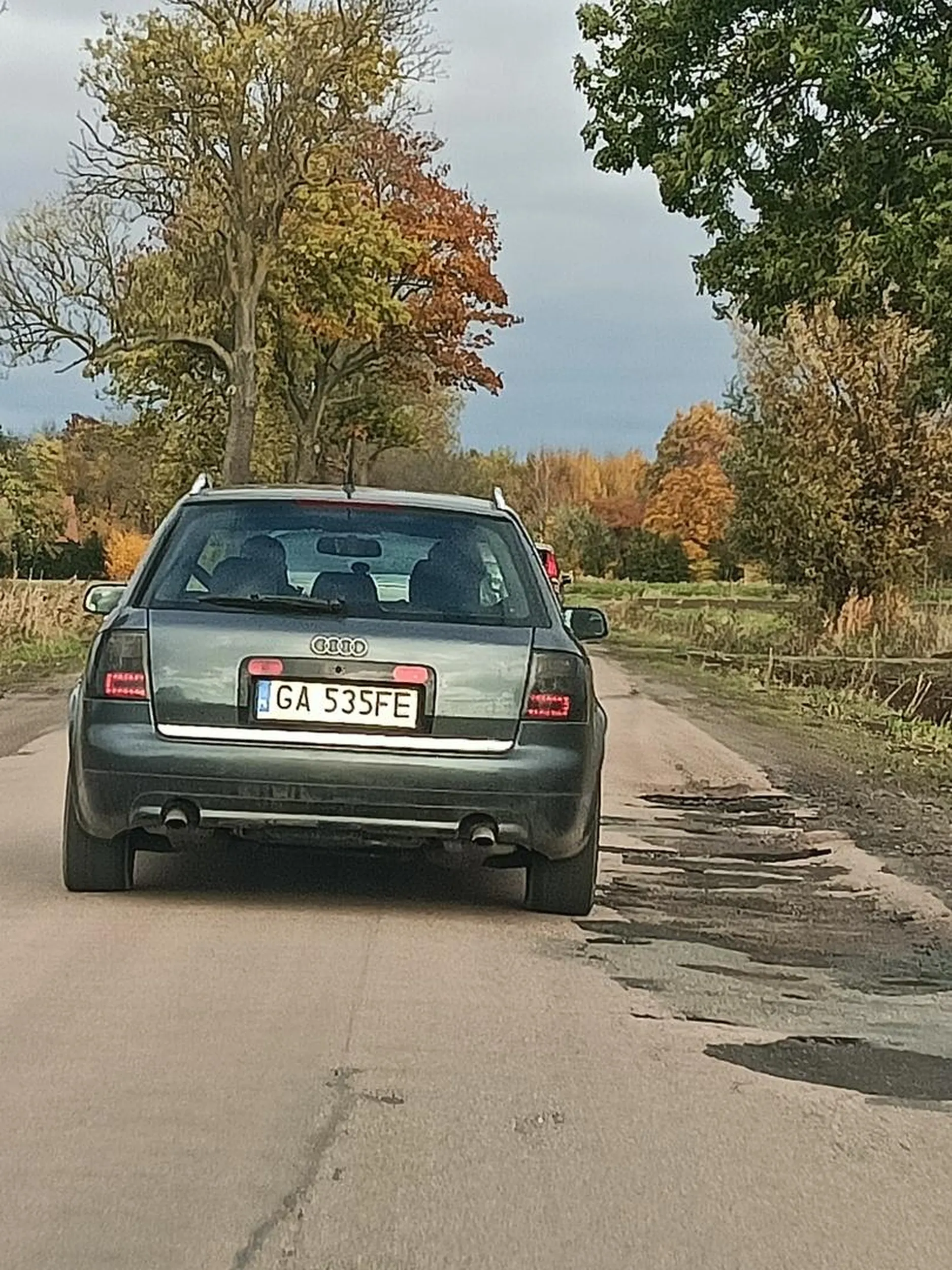 Mistrz Prostej Na prostej zapierdziela 120 a na zakręcie zwalnia do 60 prawie spowodował wypadek