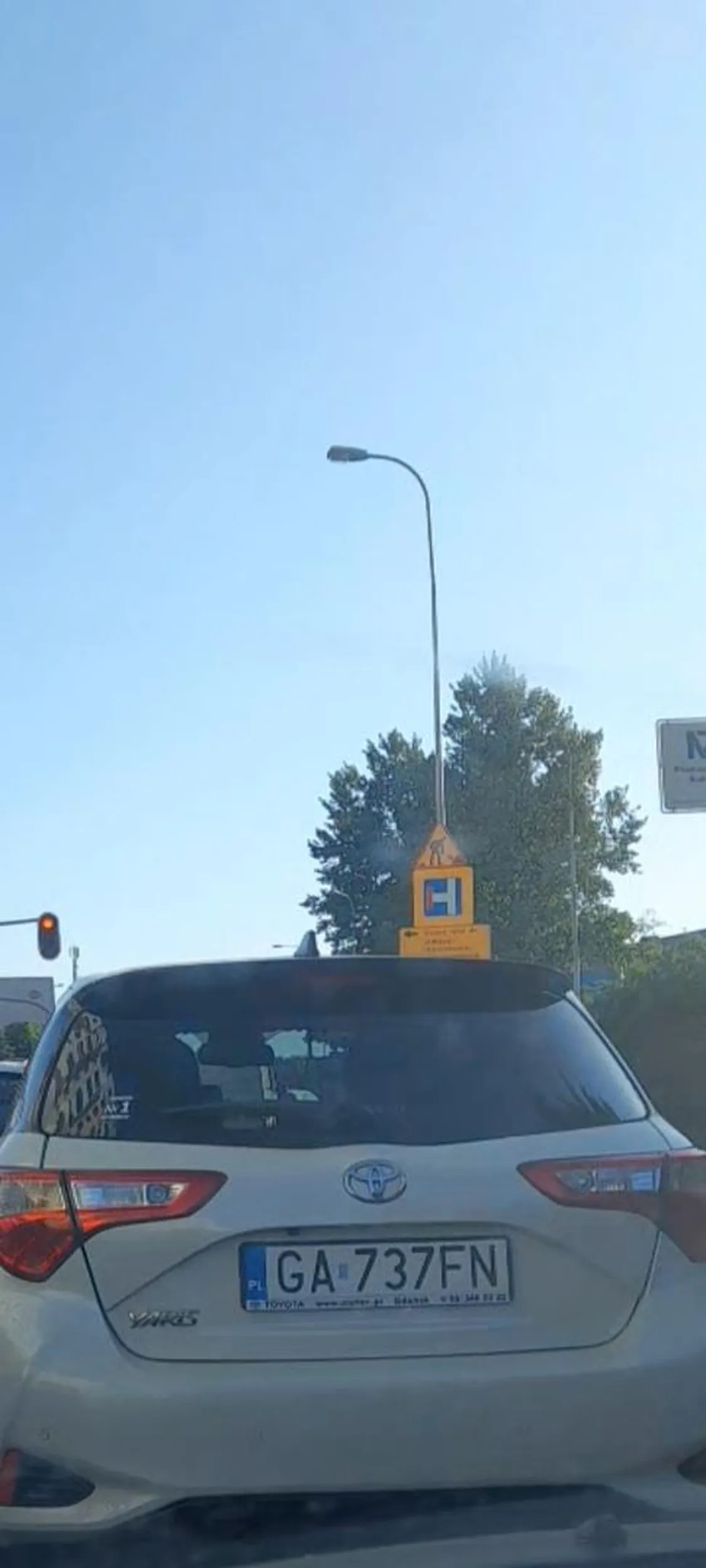 Pusta blondi nie ustąpiła pieszym tylko śmignęła przez przejście