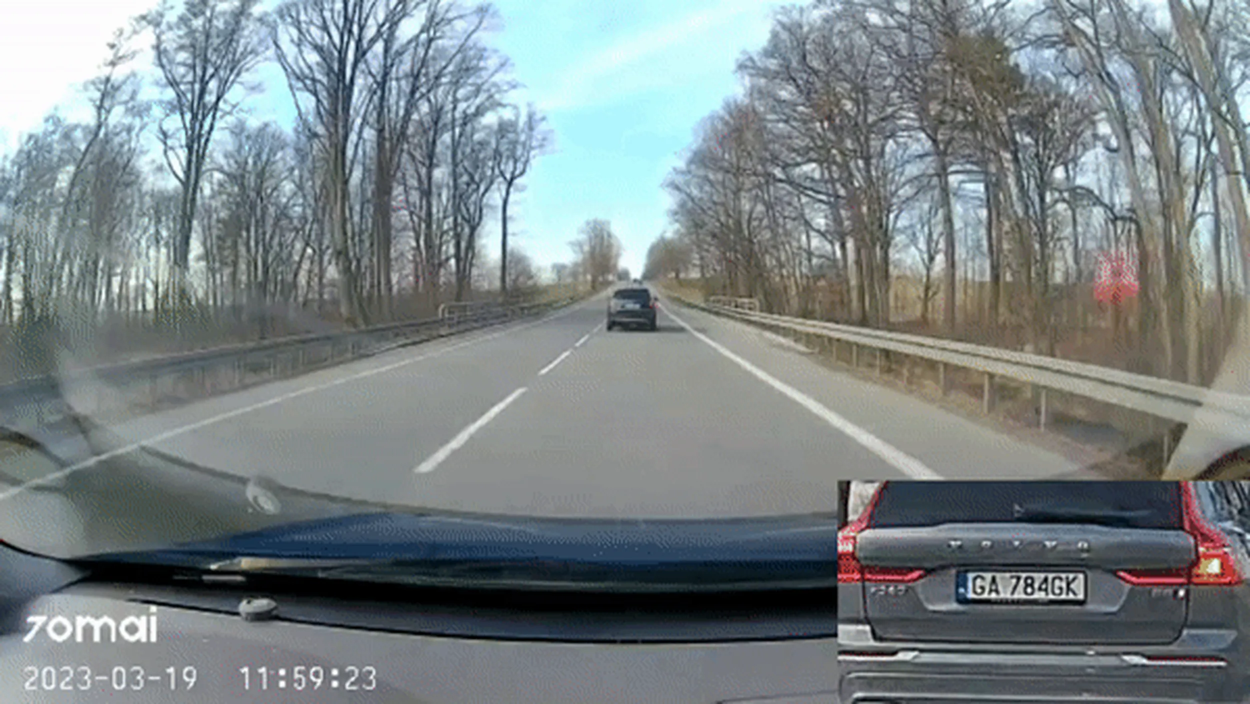 Nie ma to jak wyprzedzać na wzniesieniu a potem wymuszając hamowanie wcisnąć się na chama