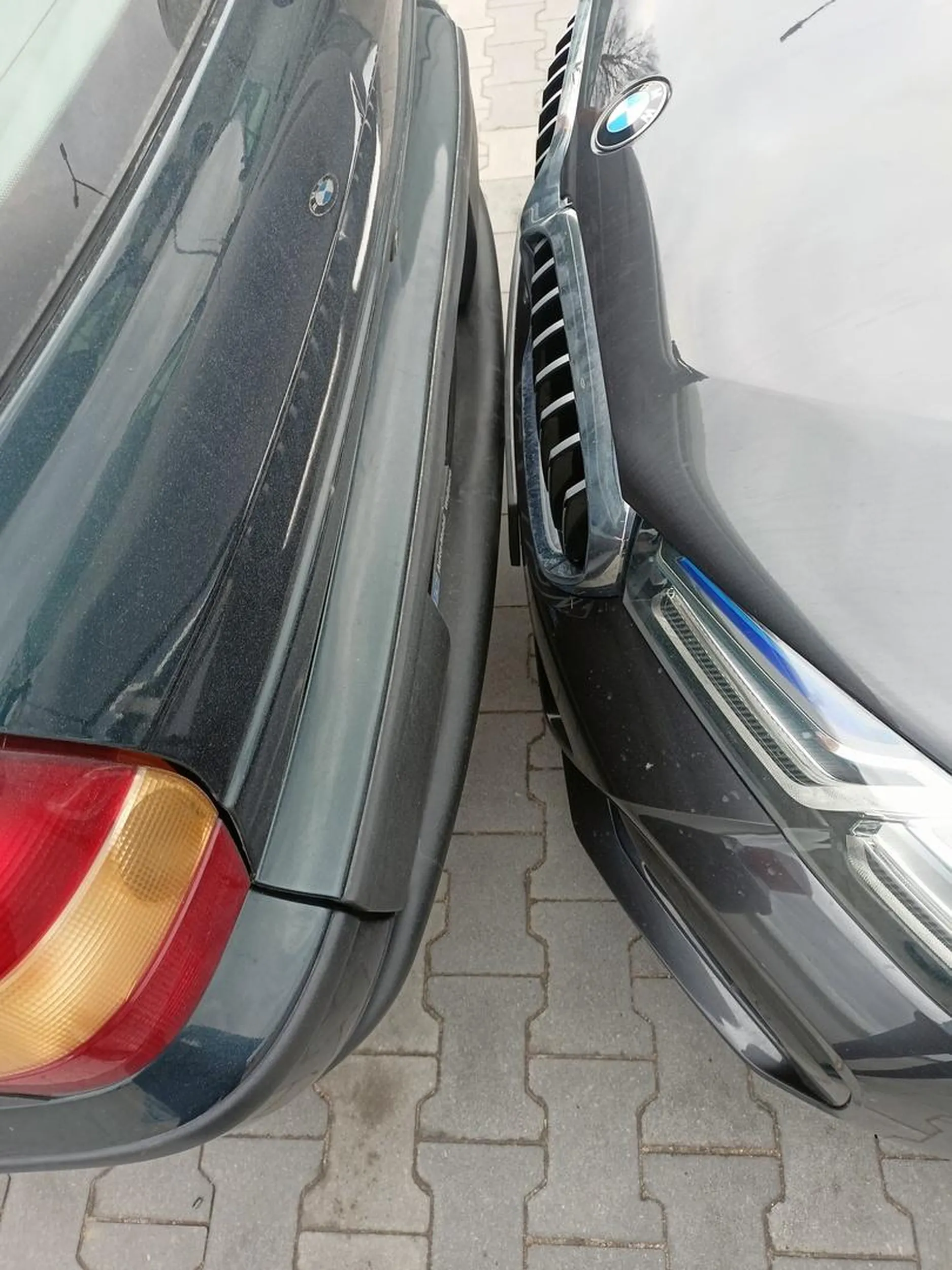 Parkowanie majstersztyk. Że mu nie szkoda auta...