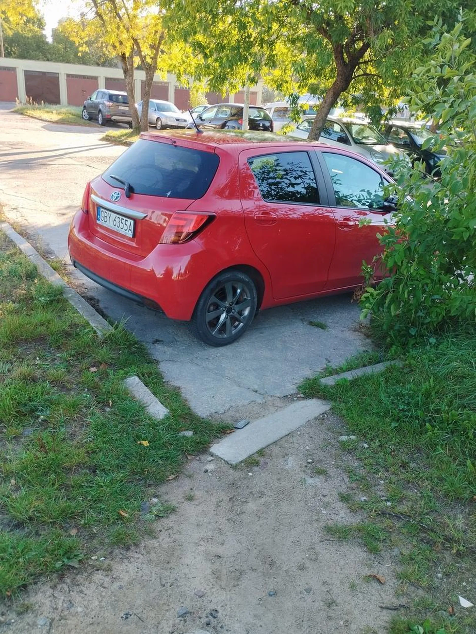 Kretynko/Kretynie jak byś kur** nie zauważył to zastawiles przejście