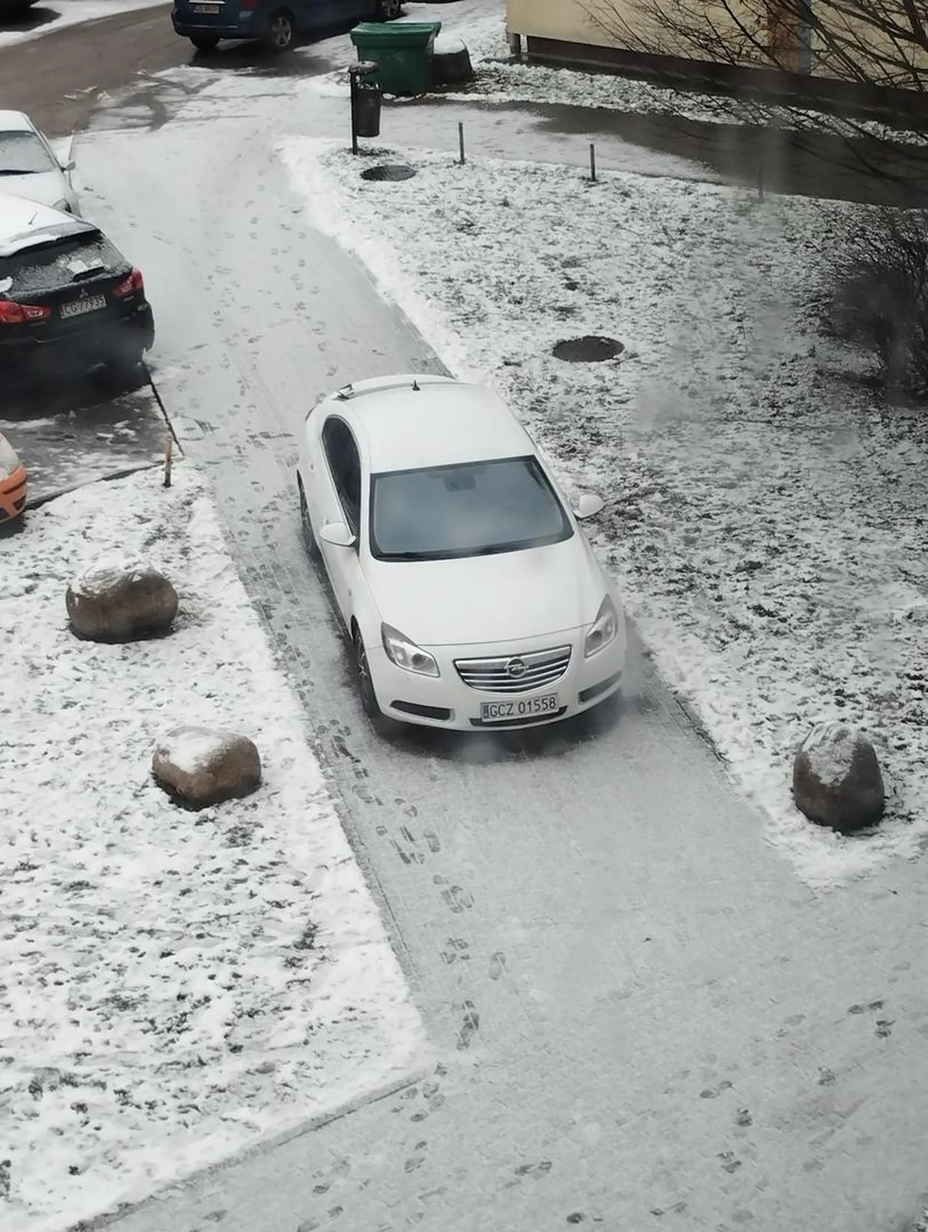 Ja rozumiem, że wigilia, ale chodnik to nie parking. Nie podrawiam.