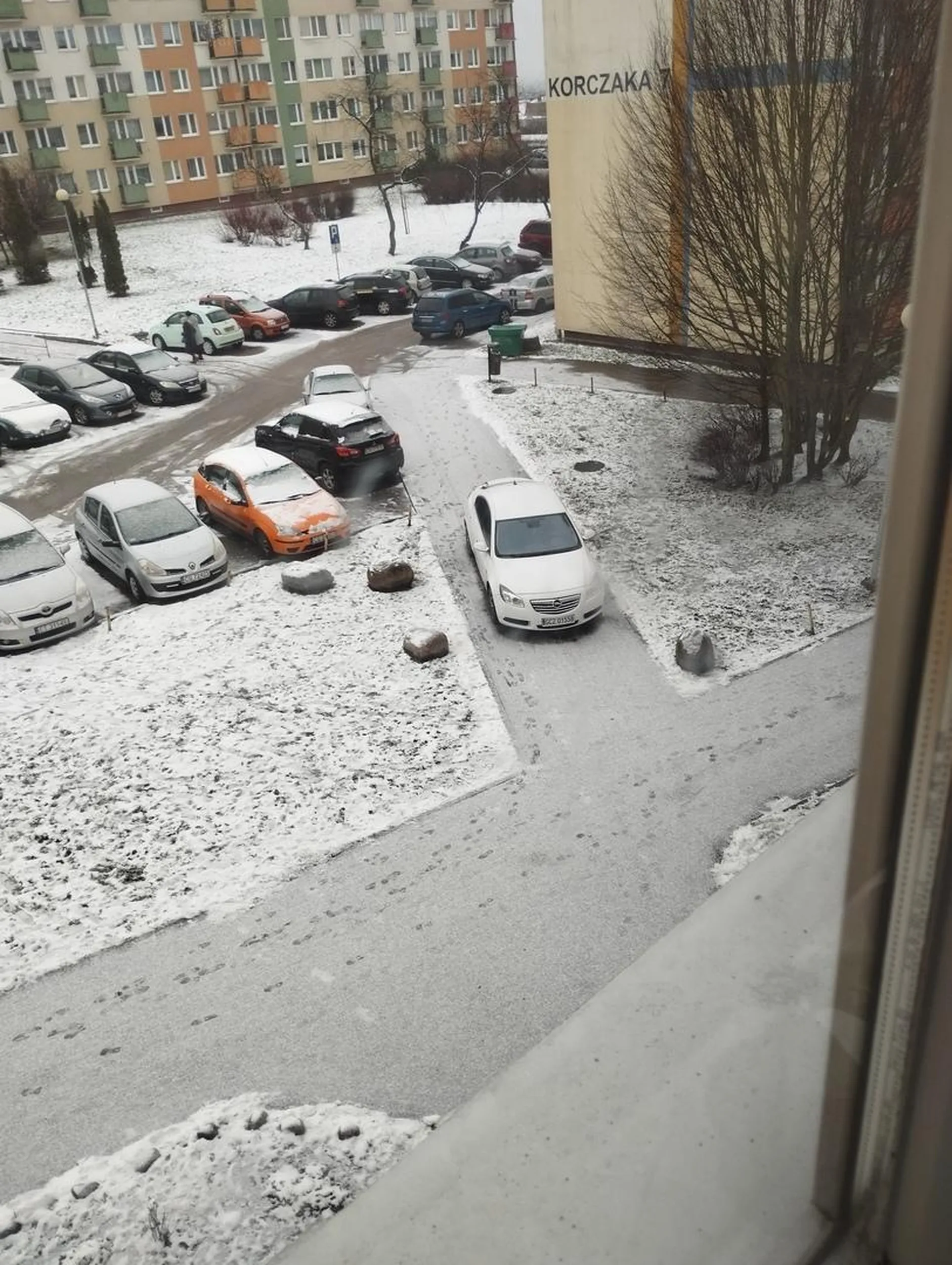 Ja rozumiem, że wigilia, ale chodnik to nie parking. Nie podrawiam.