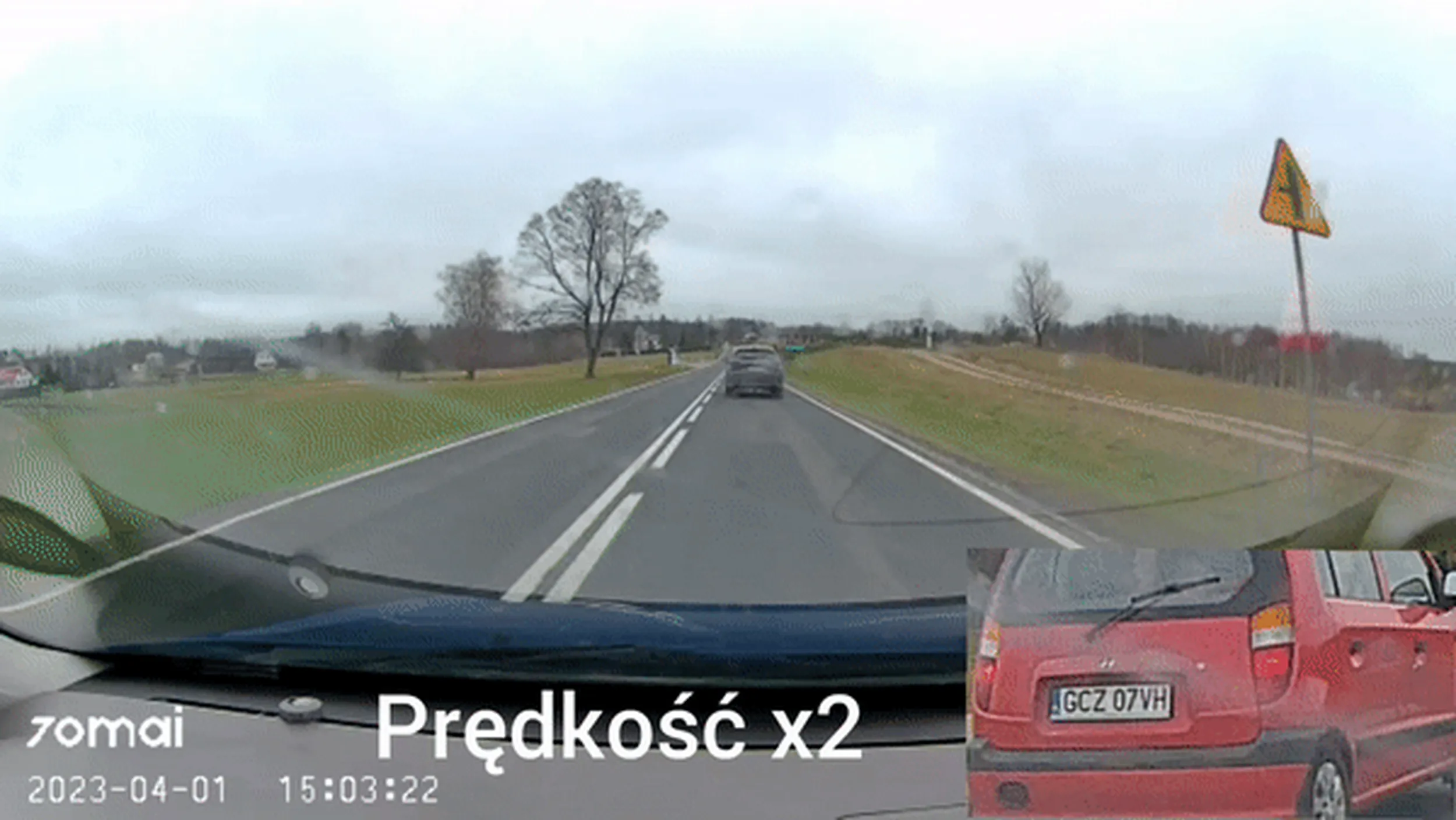 Znak skrzyżowania, podwójna ciągłą, zakręt to dla słabych nie dla takich kamikaze w puszcze dla sardynek