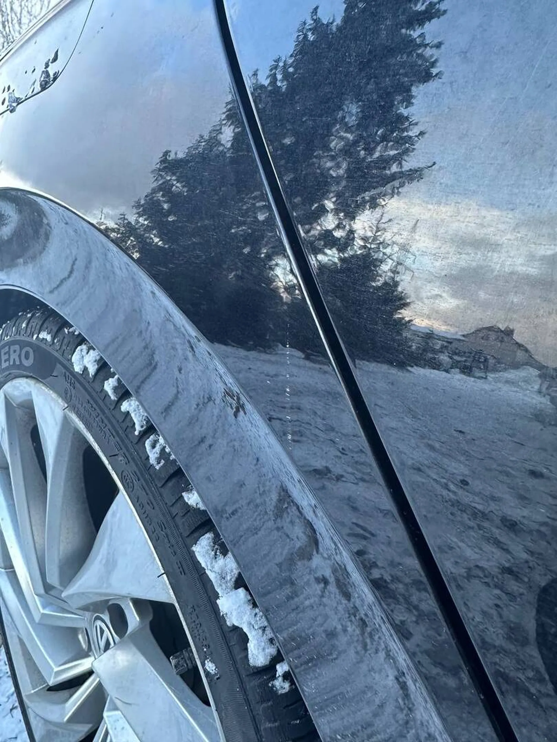 22/12/2023 parking podziemny Matarnia Park Handlowy. Obiłeś drzwiami czarnego VW Arteona. Zapraszam do kontaktu lub zgłaszam szkodę.