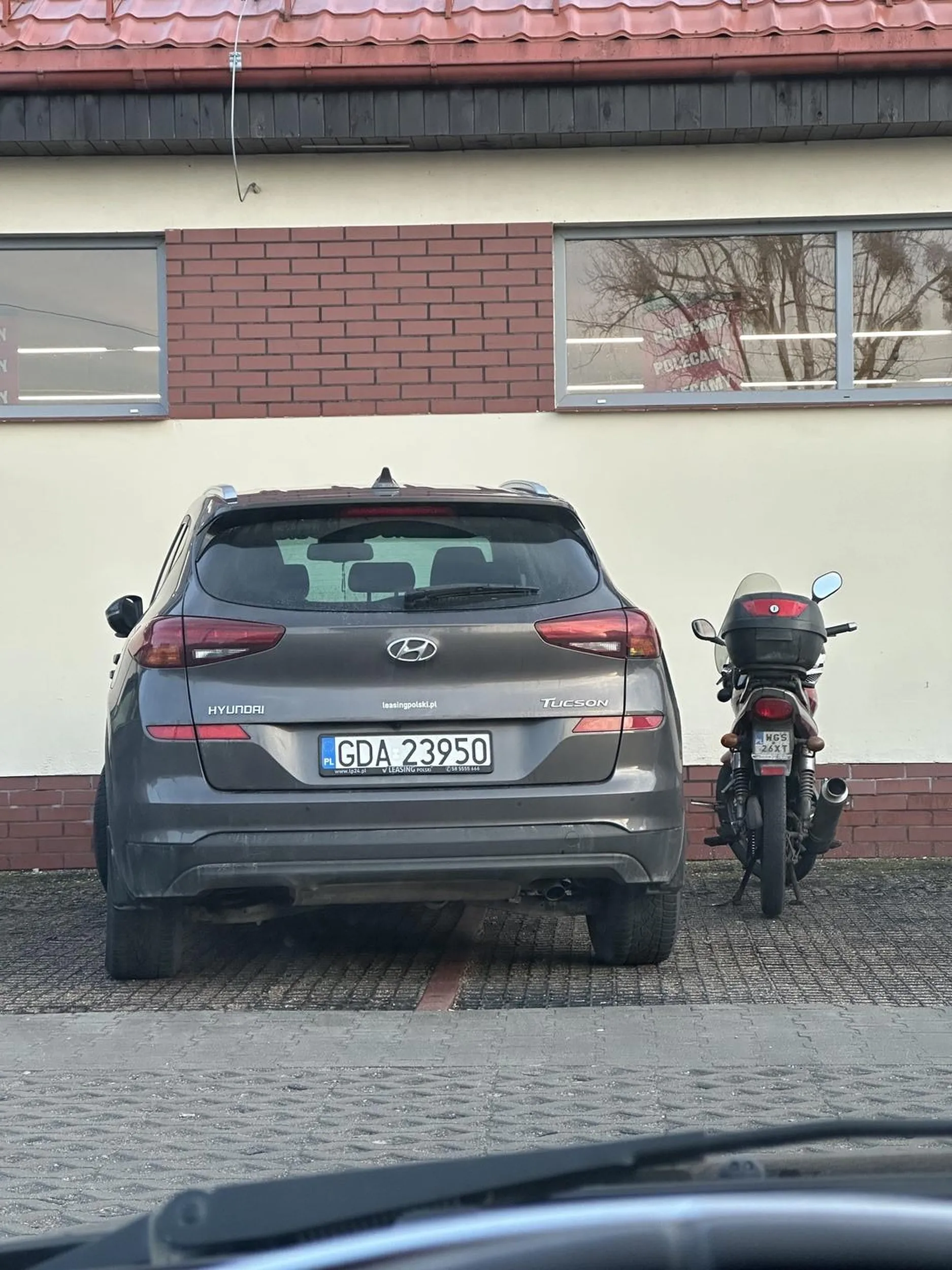 Nie muszę chyba mówić że skuter był zaparkowany jako pierwszy. Bez komentarza…