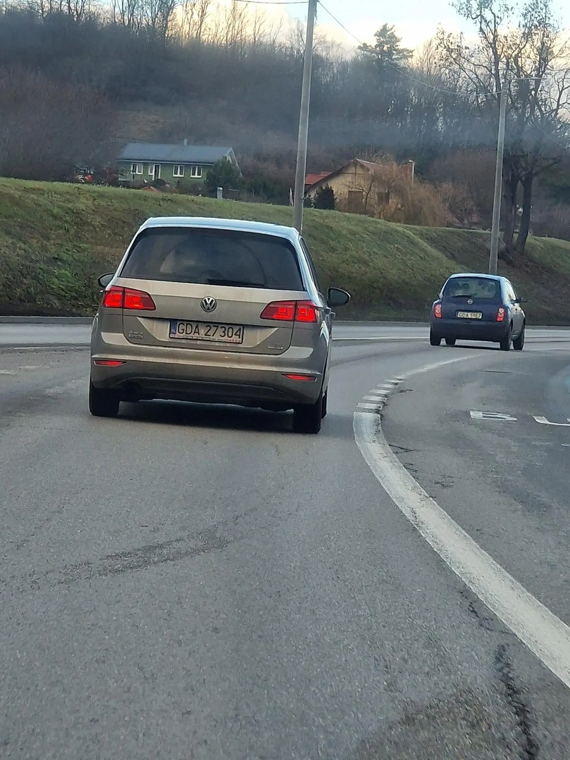 Złośliwy śmieć, zajeżdża drogę i nie szanuje innych uczestników ruchu hatfu
