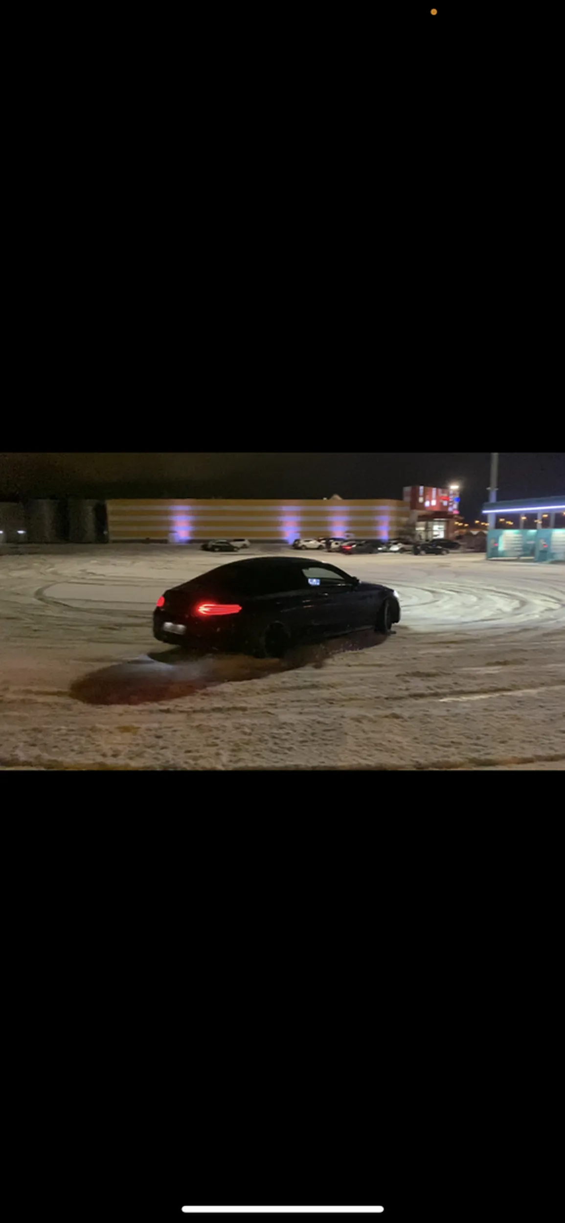 Kręci się bokiem przy małych dzieciach. Zjeb totalny.